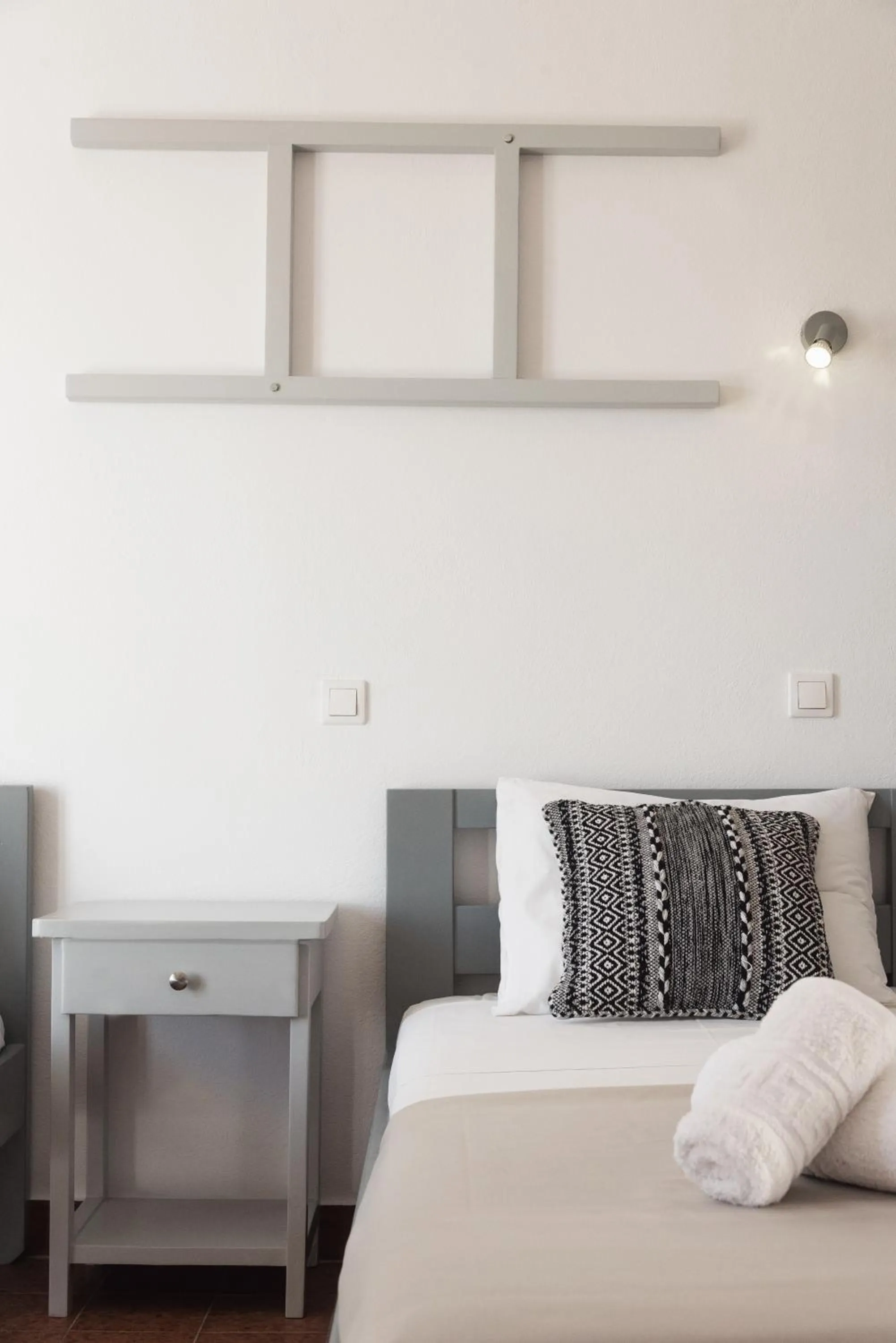 Photo of the whole room, Bed in Three Seasons