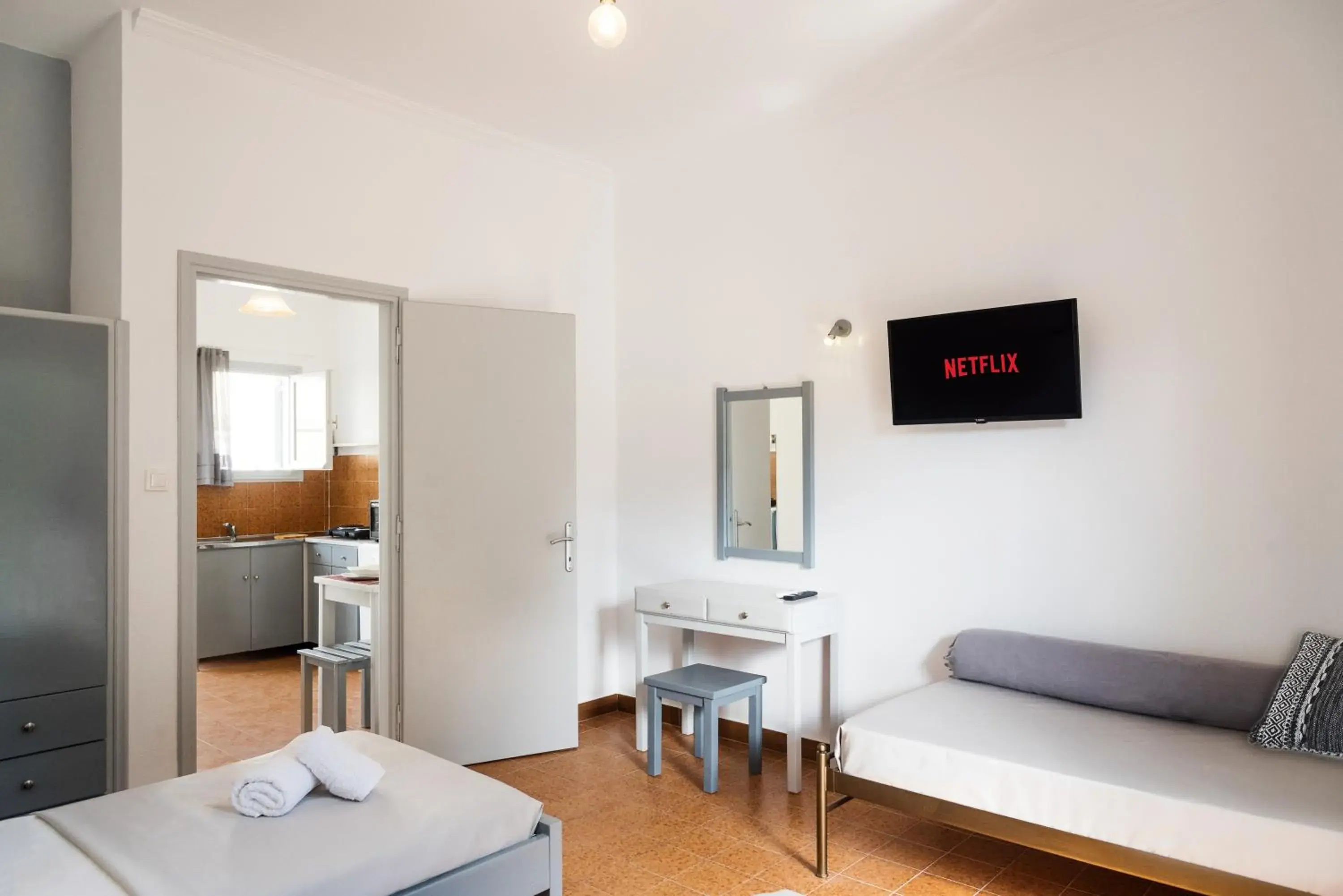 Photo of the whole room, Bed in Three Seasons Photo of the whole room, Bed in Three Seasons