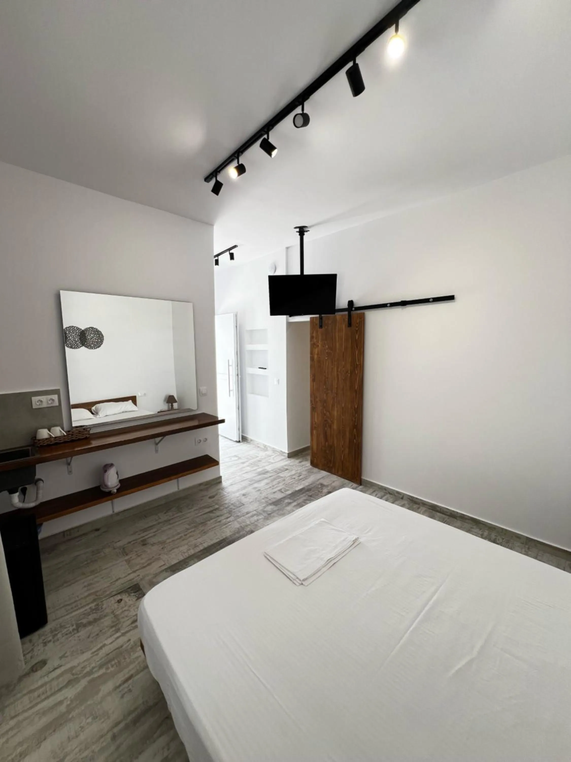 Bed in Three Seasons