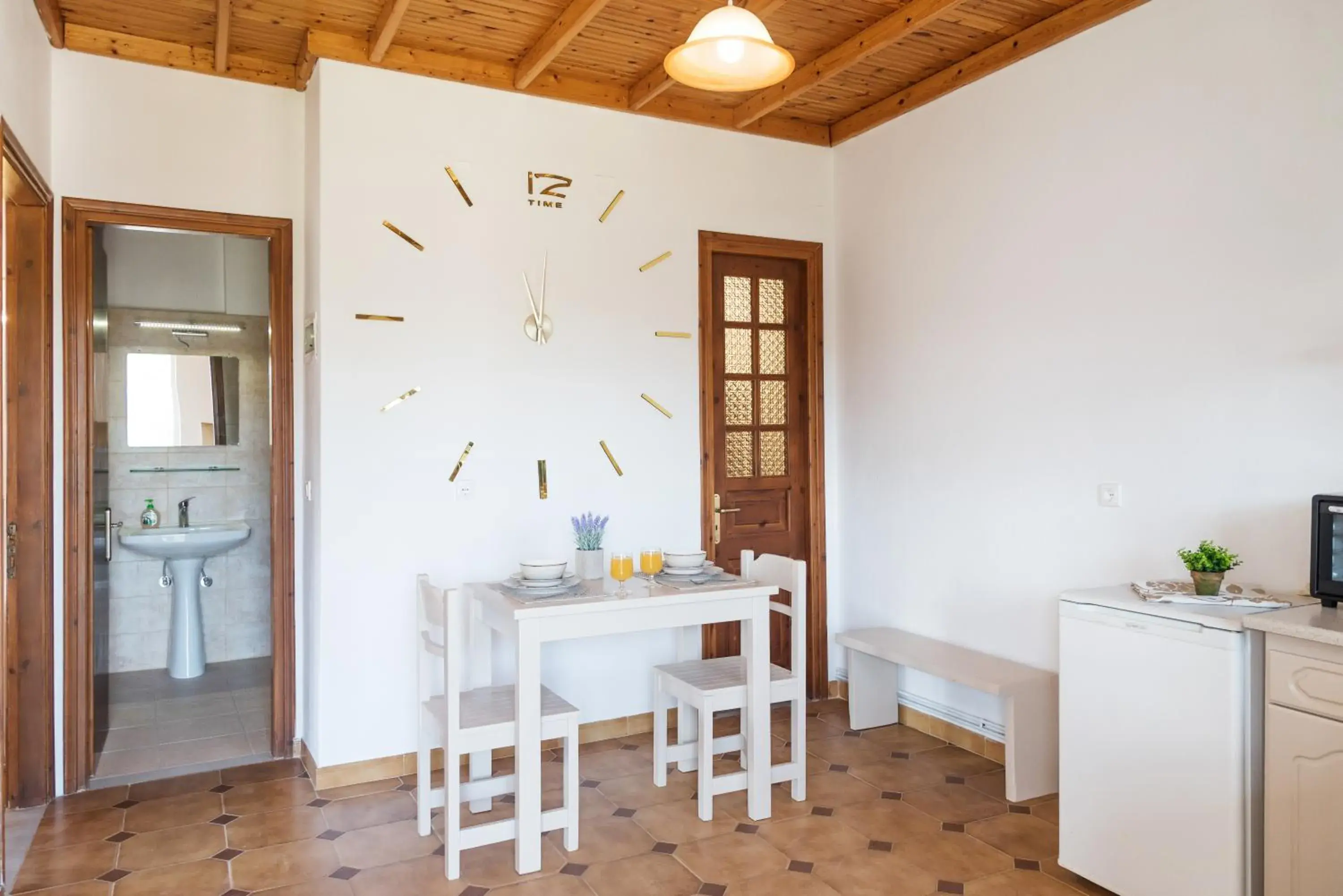 Photo of the whole room in Three Seasons Photo of the whole room in Three Seasons