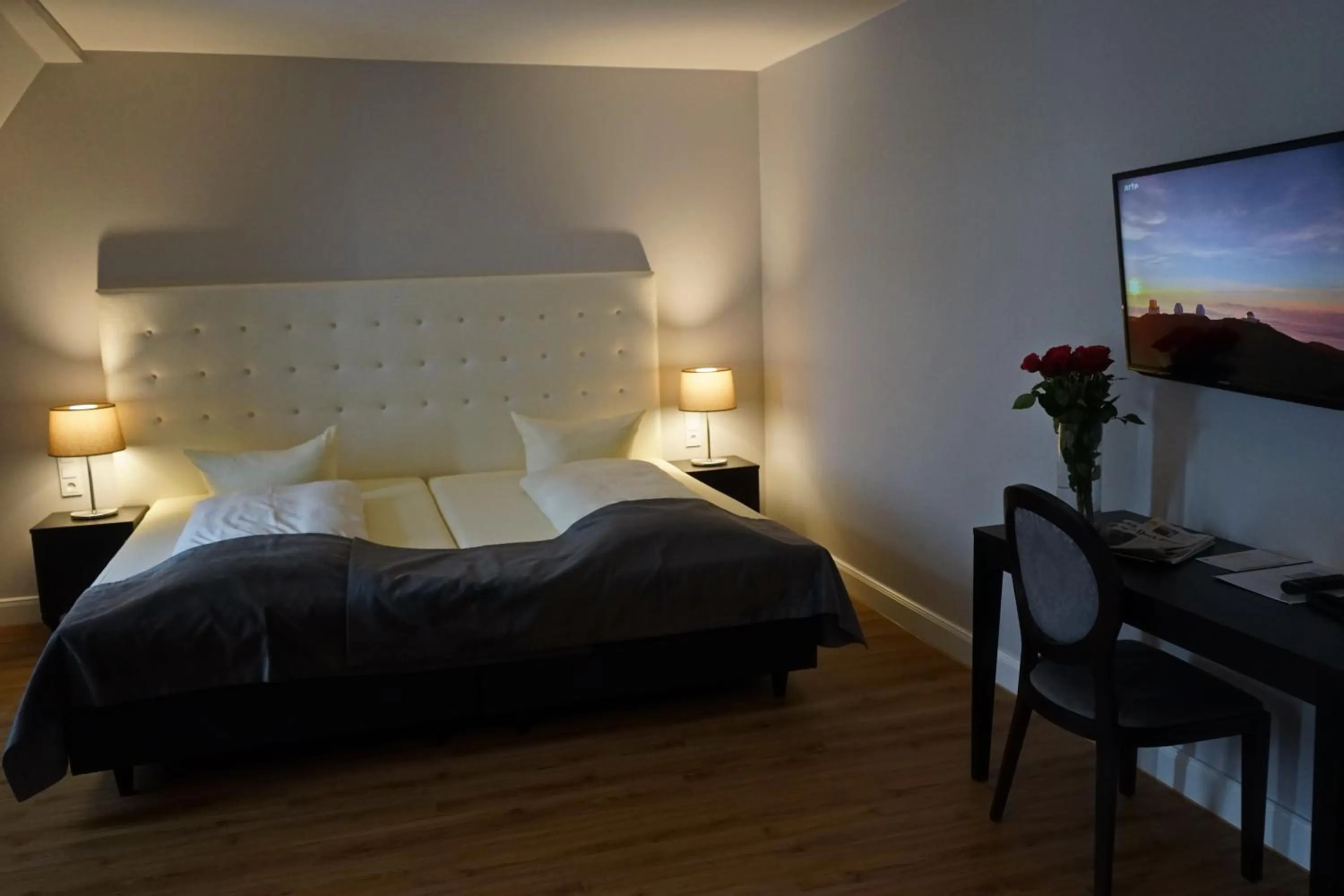 Bedroom, Bed in Hotel Rheinischer Hof Bad Soden