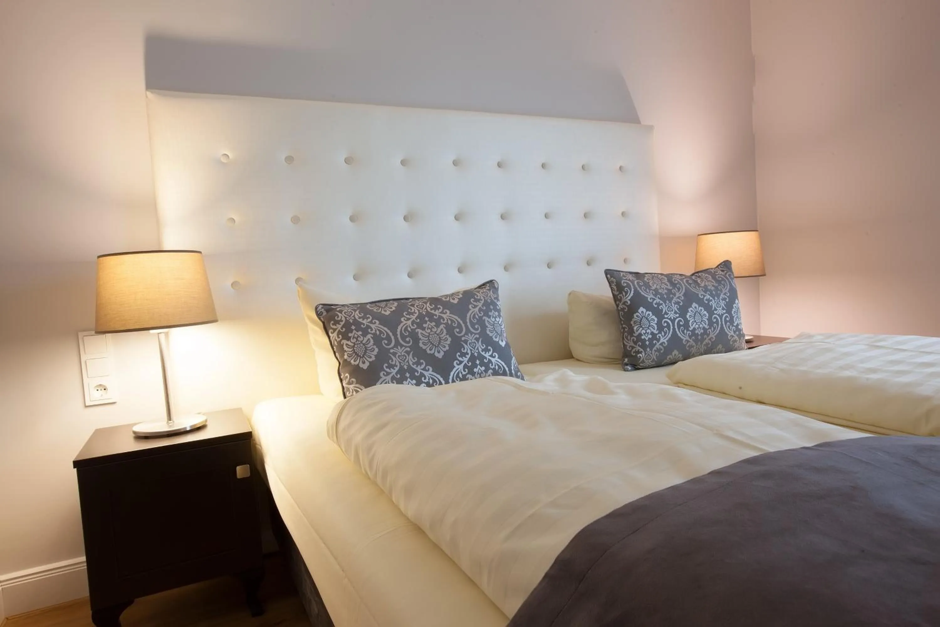 Photo of the whole room, Bed in Hotel Rheinischer Hof Bad Soden