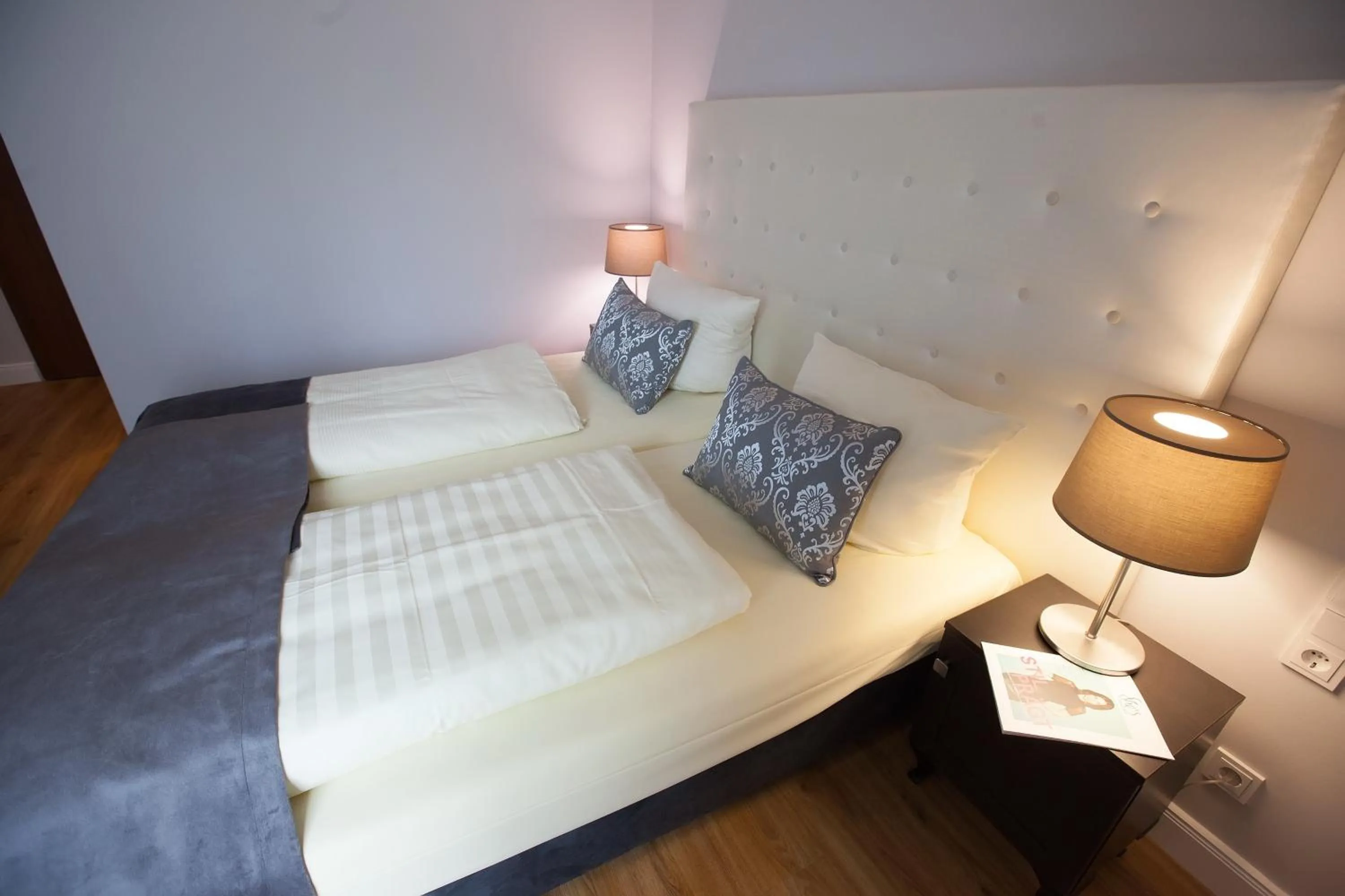 Photo of the whole room, Bed in Hotel Rheinischer Hof Bad Soden