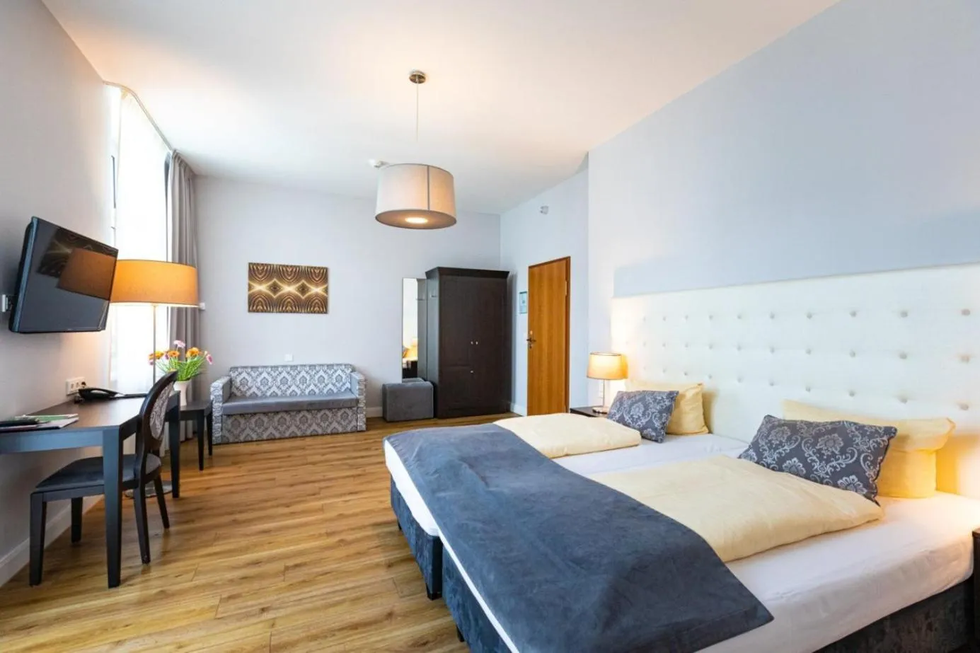 Property building, Bed in Hotel Rheinischer Hof Bad Soden