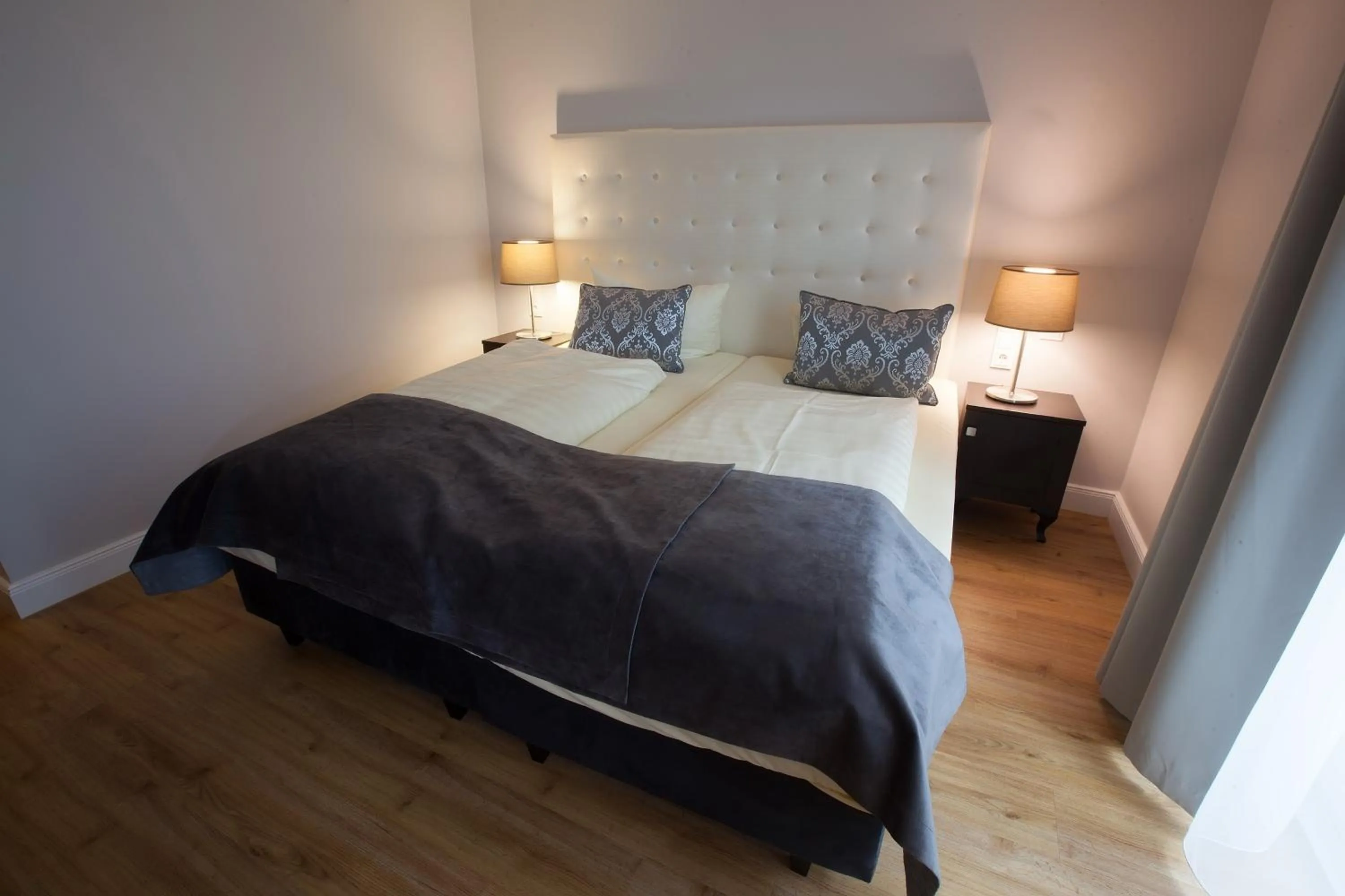 Photo of the whole room, Bed in Hotel Rheinischer Hof Bad Soden