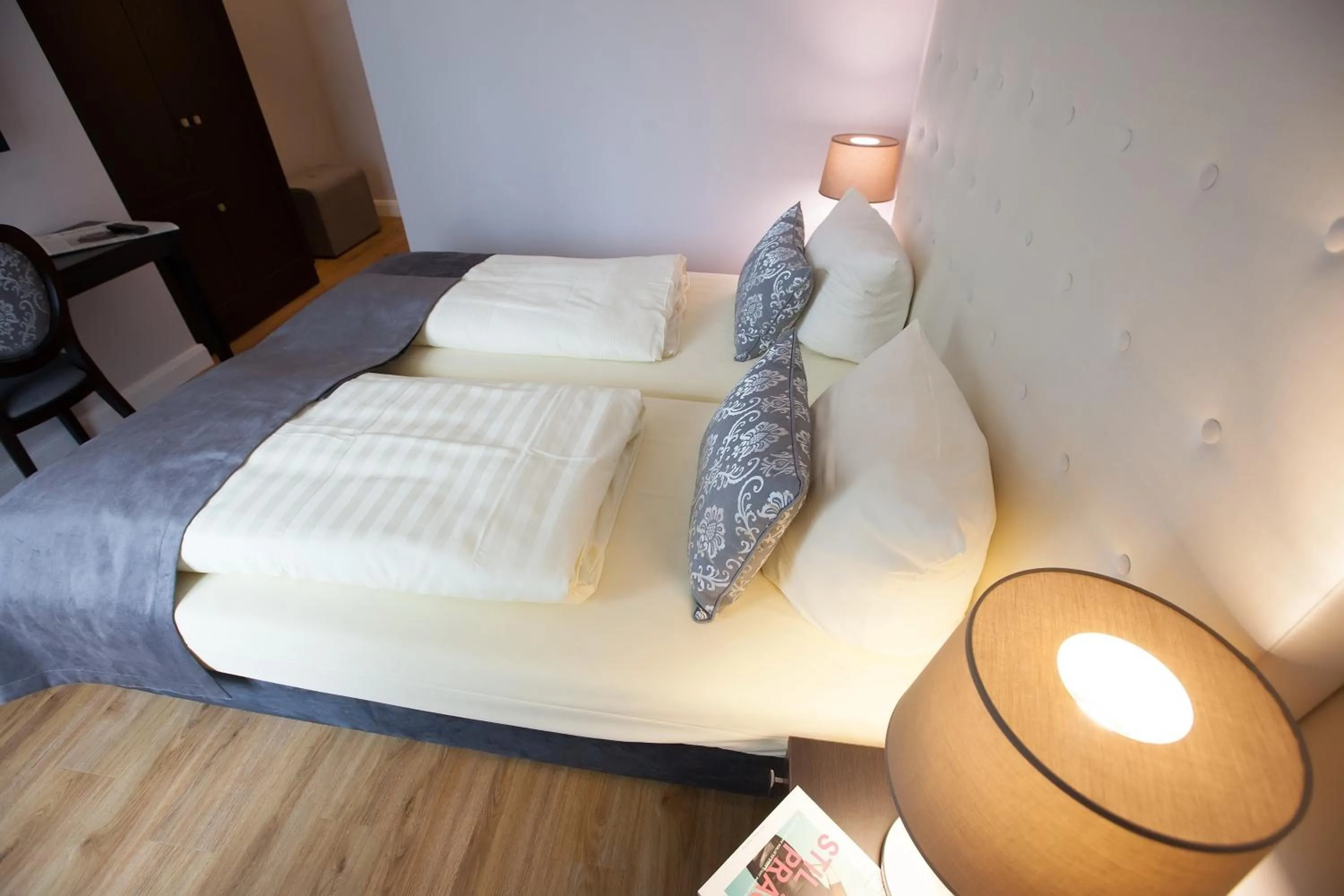 Photo of the whole room, Bed in Hotel Rheinischer Hof Bad Soden