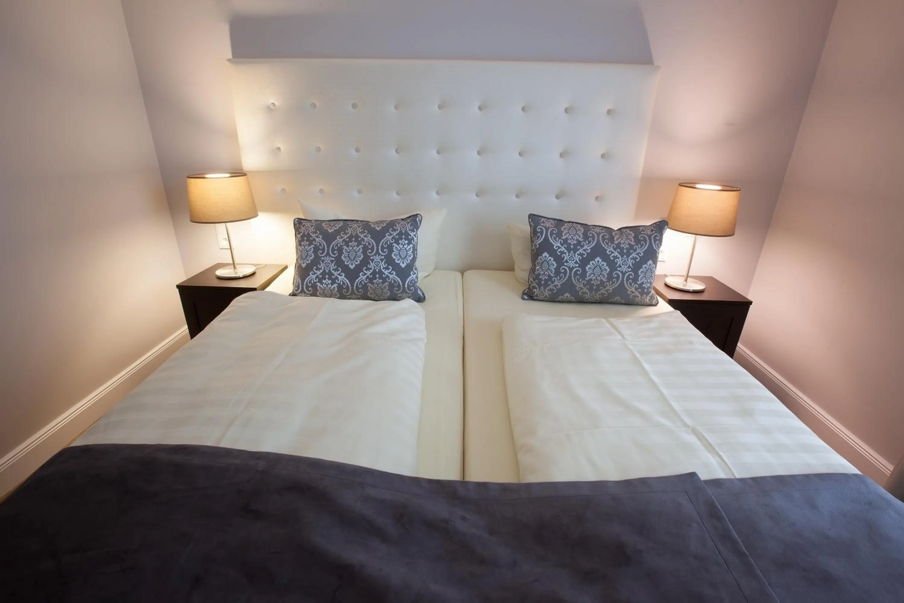 Photo of the whole room, Bed in Hotel Rheinischer Hof Bad Soden