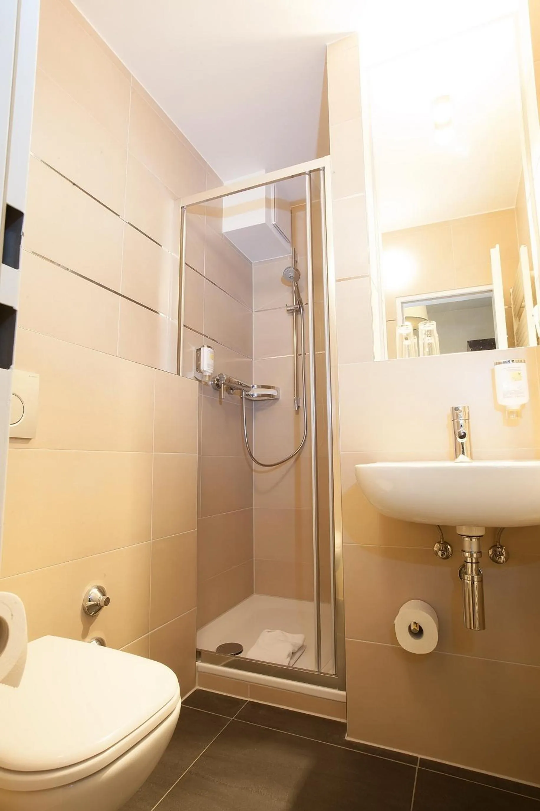 Bathroom in Hotel Rheinischer Hof Bad Soden