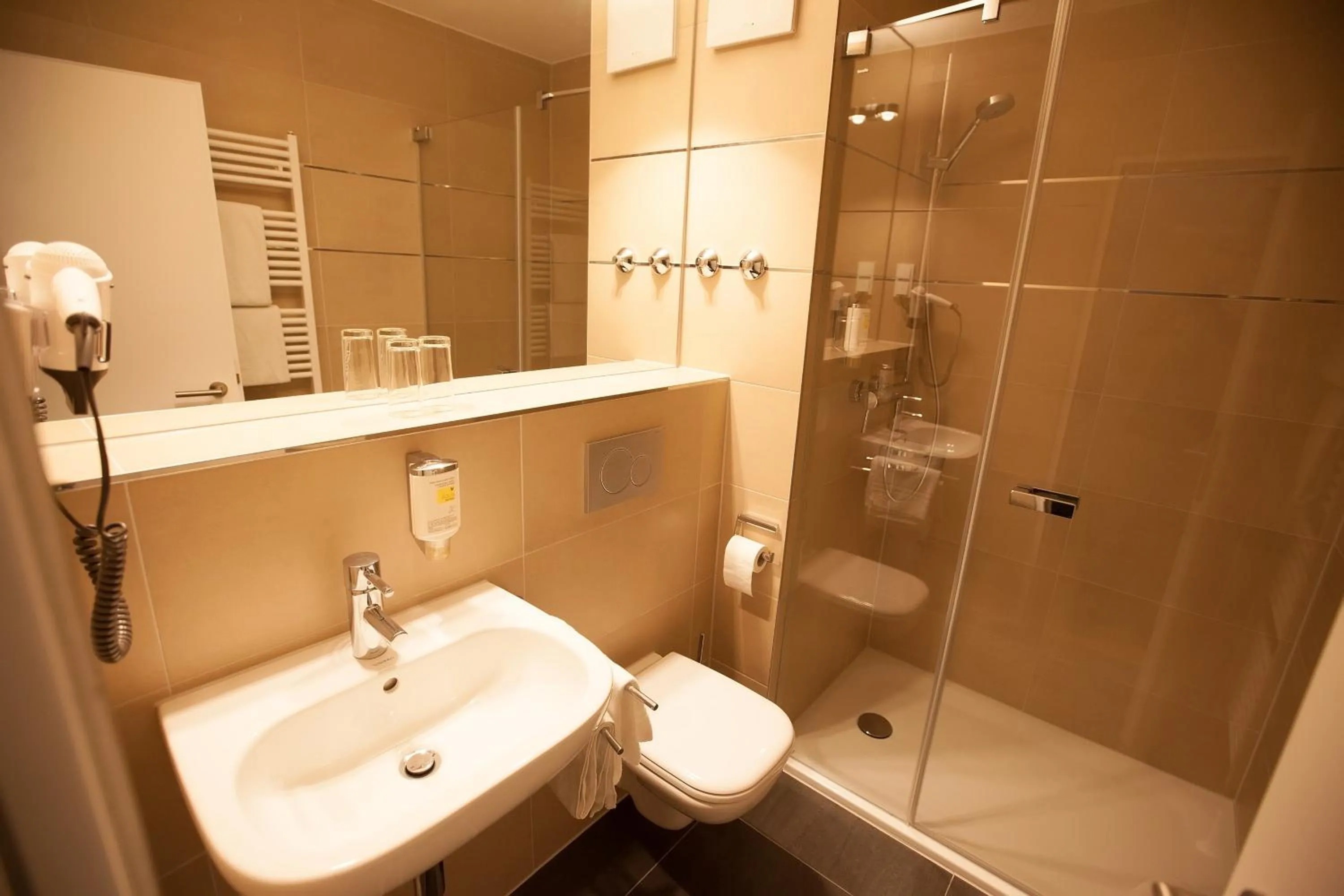 Bathroom in Hotel Rheinischer Hof Bad Soden