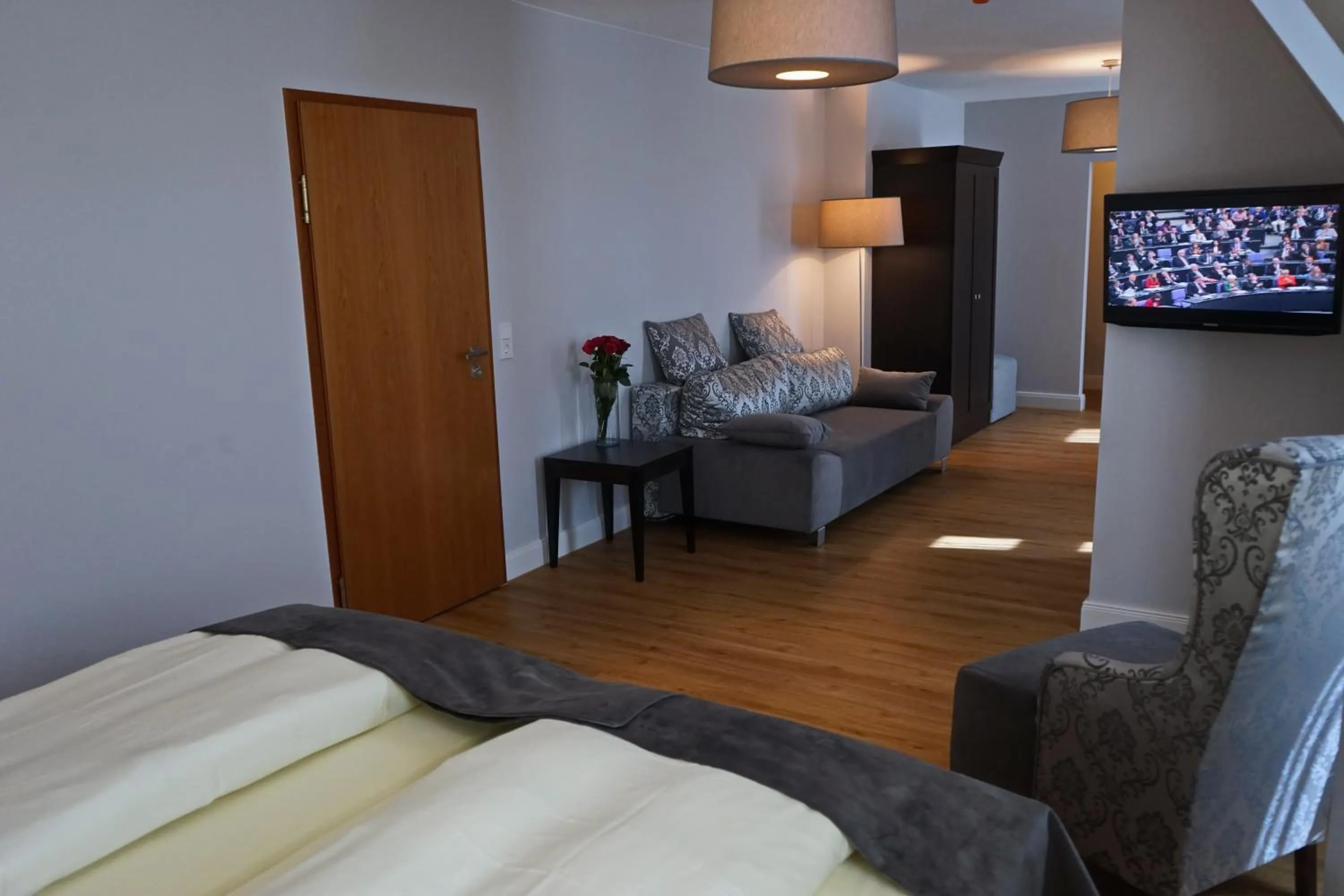 Photo of the whole room, Bed in Hotel Rheinischer Hof Bad Soden