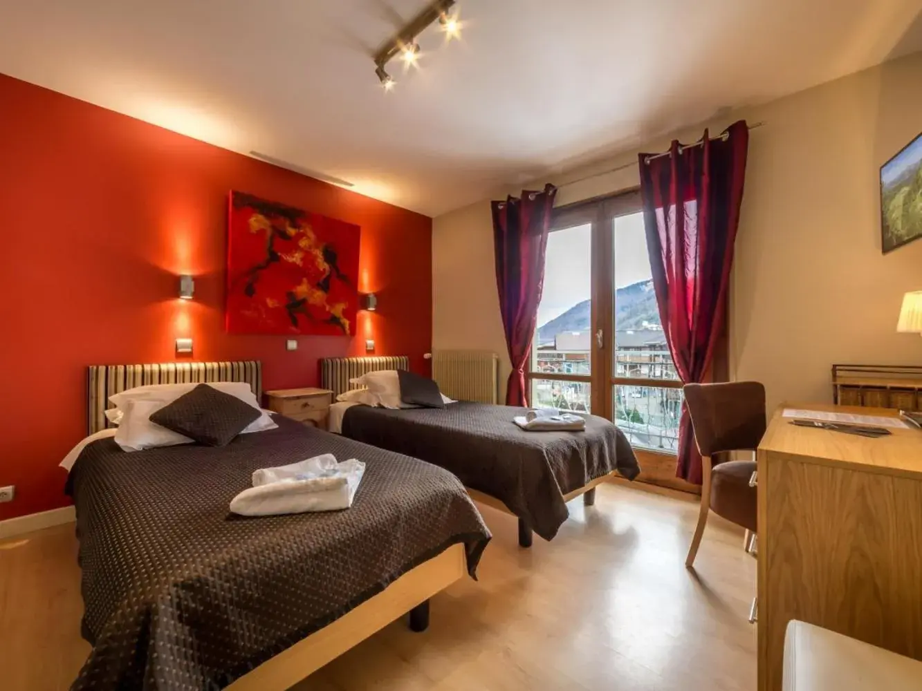 Standard Twin Room in Hotel Rhodos Morzine Standard Twin Room in Hotel Rhodos Morzine