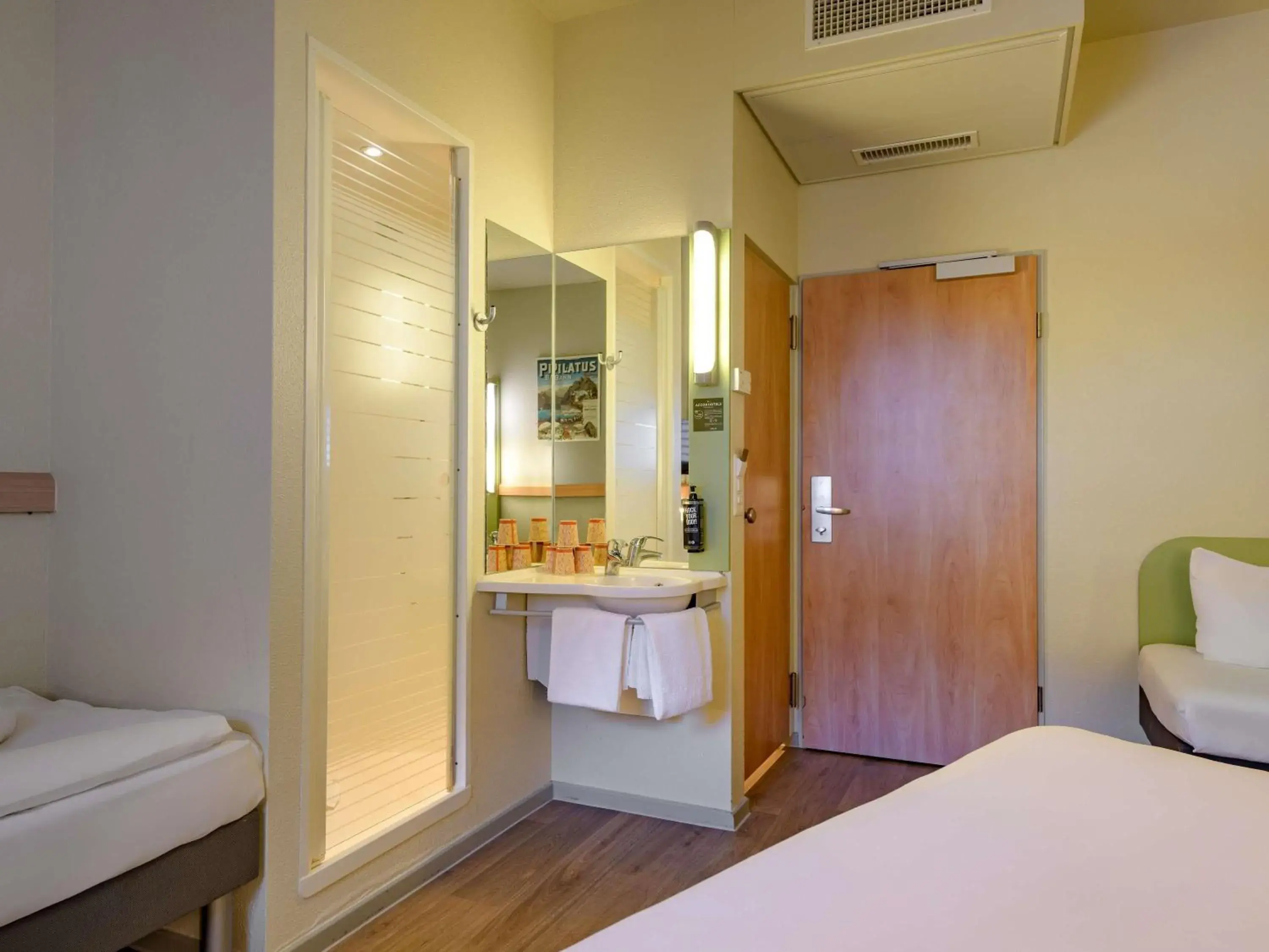 Bedroom, Bed in ibis budget Hotel Luzern City Bedroom, Bed in ibis budget Hotel Luzern City