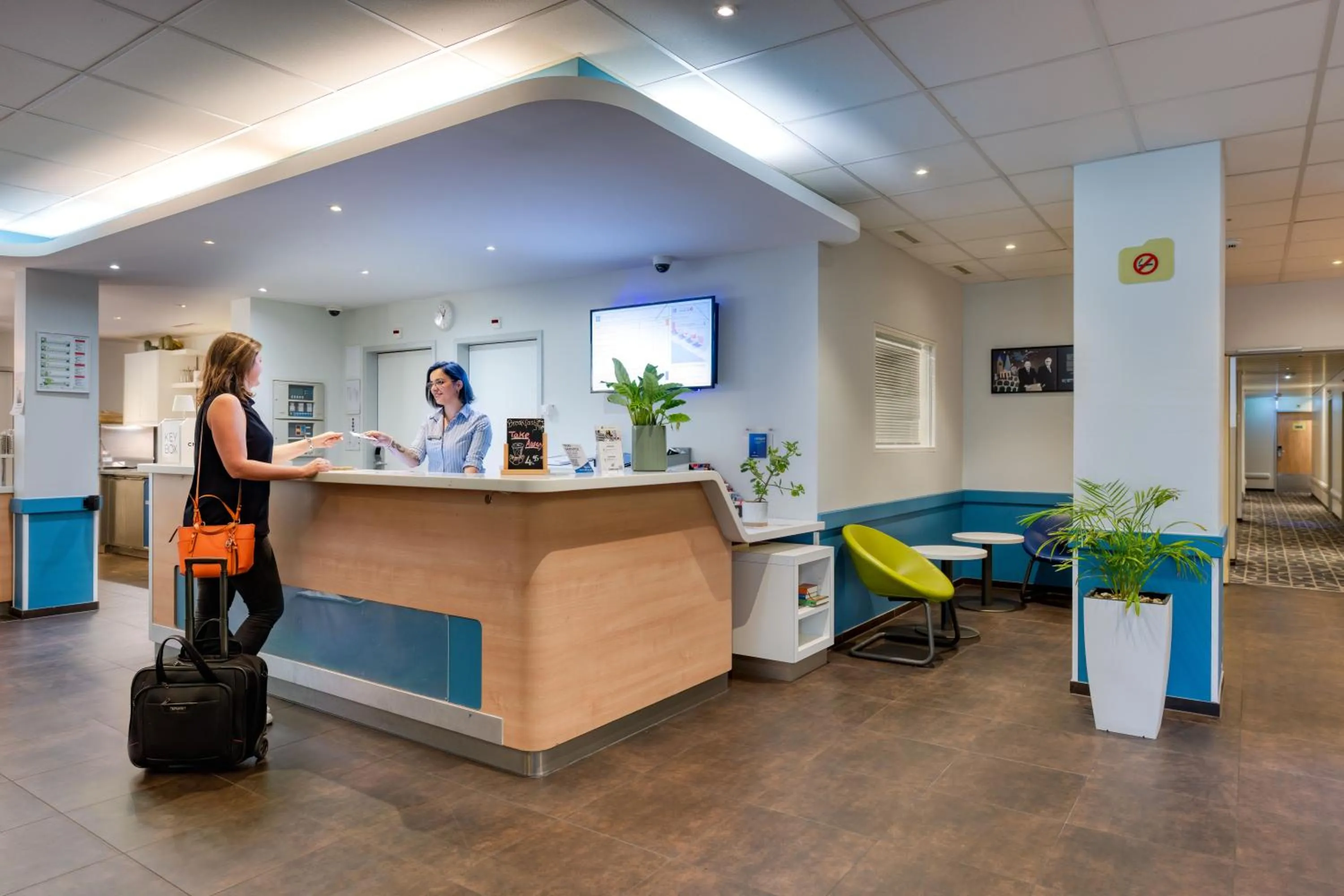 Lobby or reception in ibis budget Hotel Luzern City