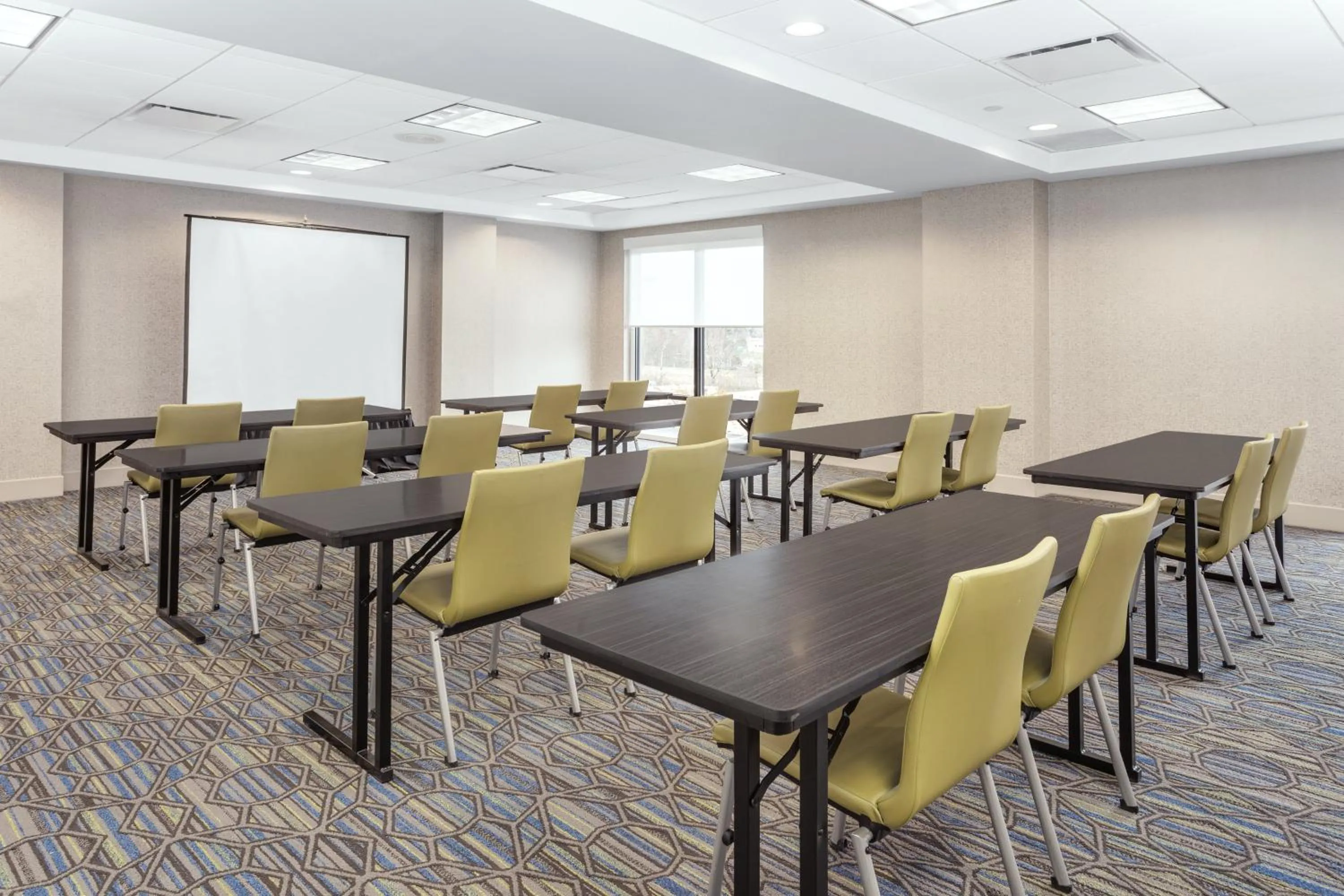 Meeting/conference room in Holiday Inn Express South Portland by IHG