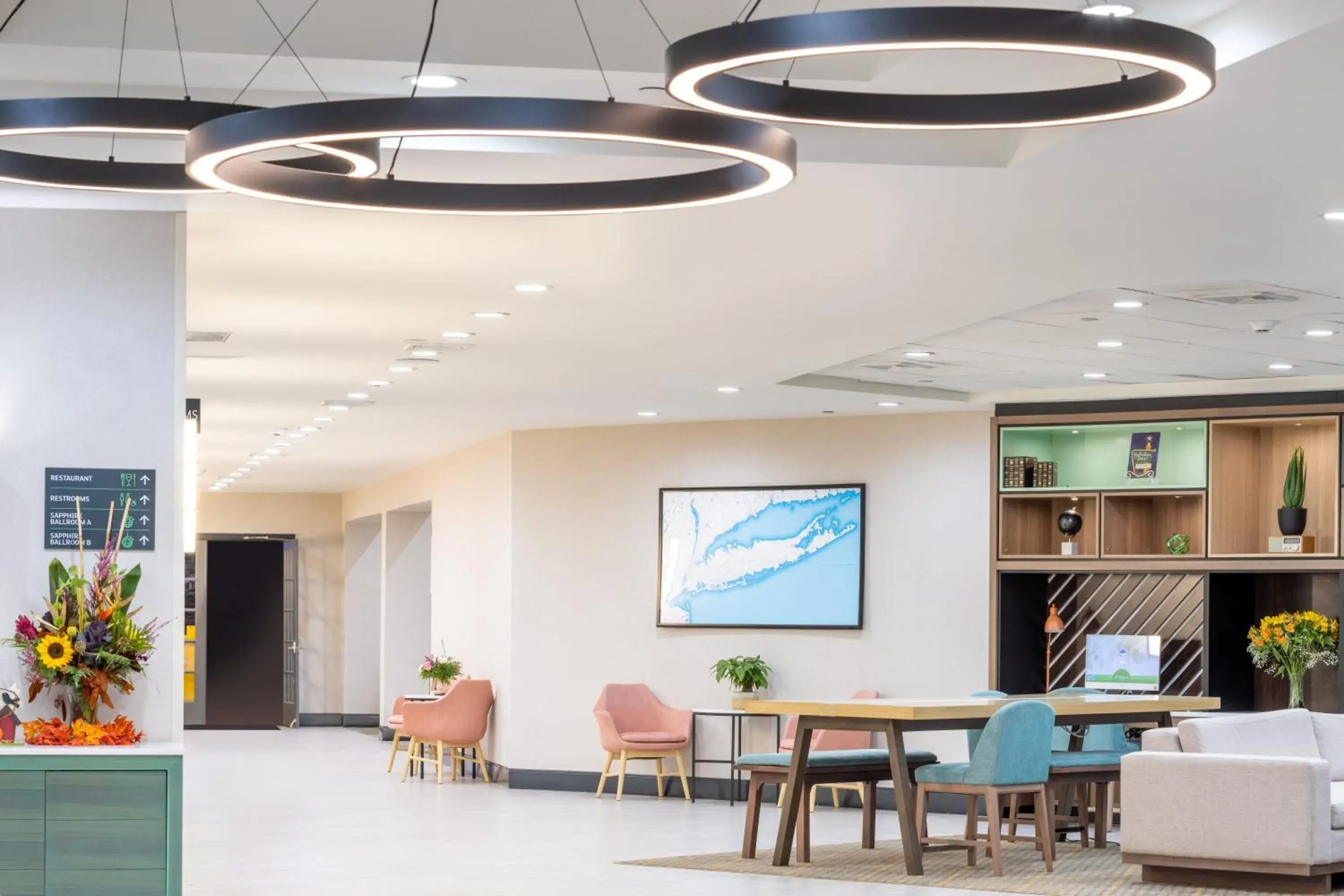 Property building in Holiday Inn - Long Island - ISLIP Arpt East by IHG Property building in Holiday Inn - Long Island - ISLIP Arpt East by IHG