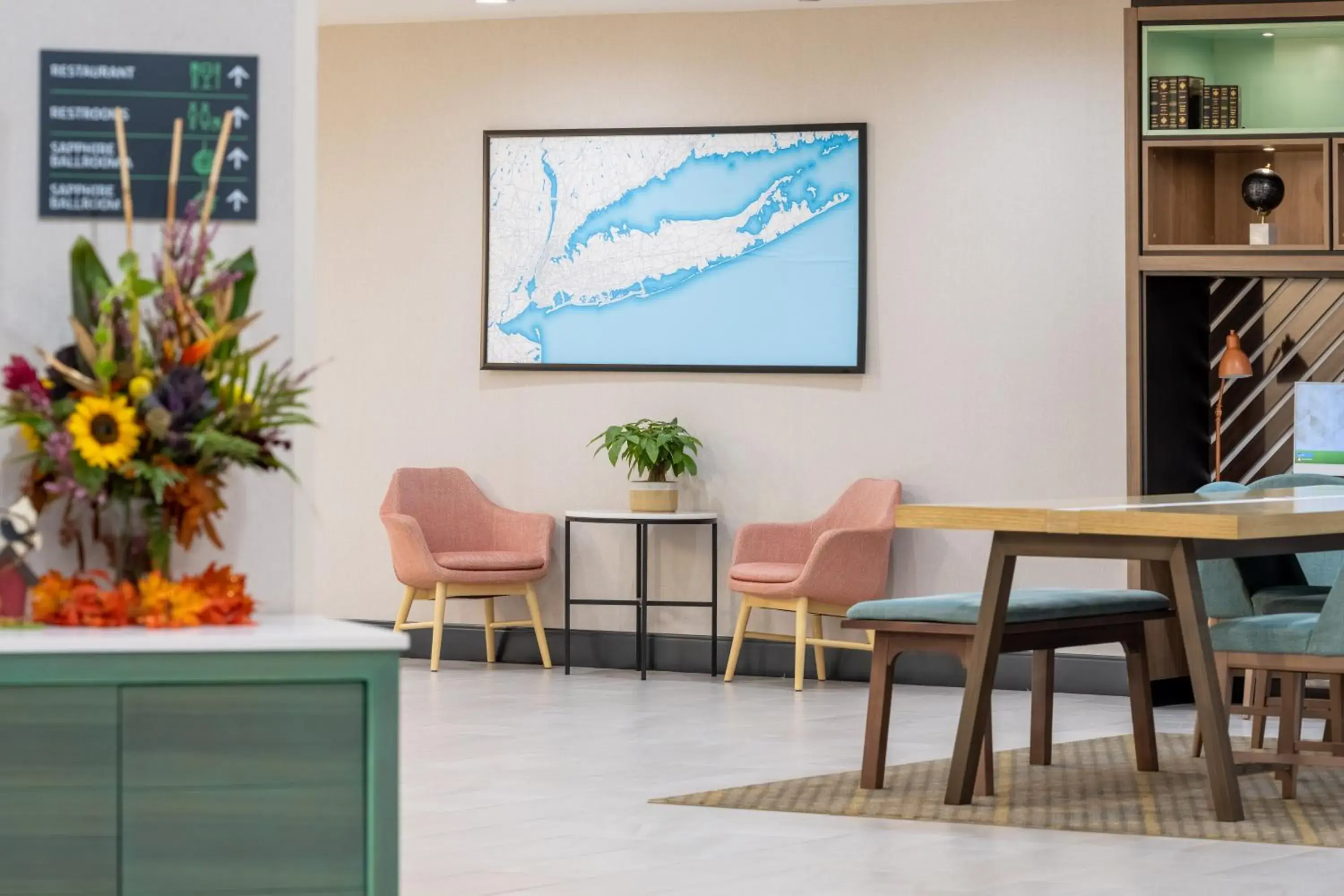 Property building in Holiday Inn - Long Island - ISLIP Arpt East by IHG Property building in Holiday Inn - Long Island - ISLIP Arpt East by IHG