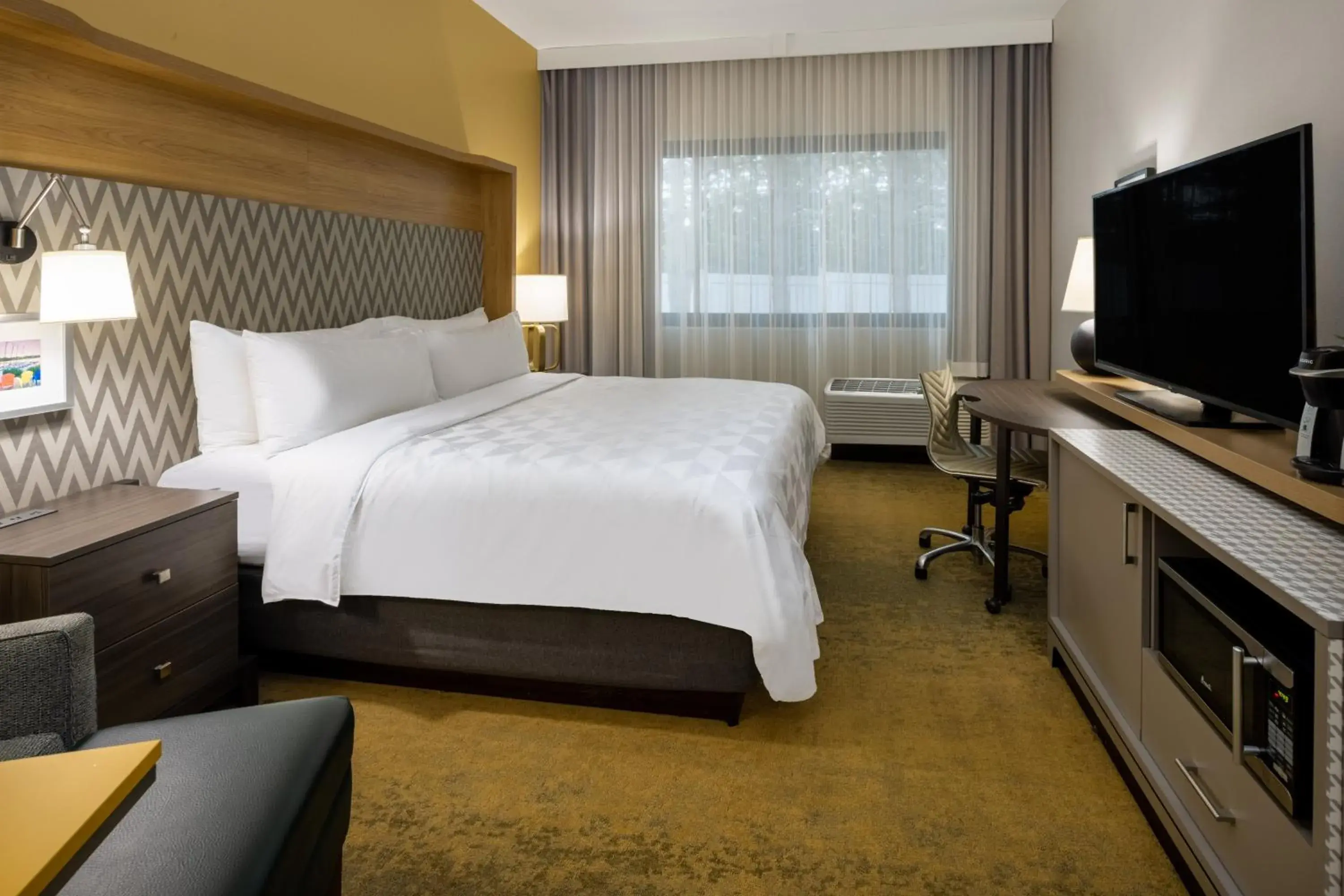 King Room - Hearing Accessible in Holiday Inn - Long Island - ISLIP Arpt East by IHG King Room - Hearing Accessible in Holiday Inn - Long Island - ISLIP Arpt East by IHG