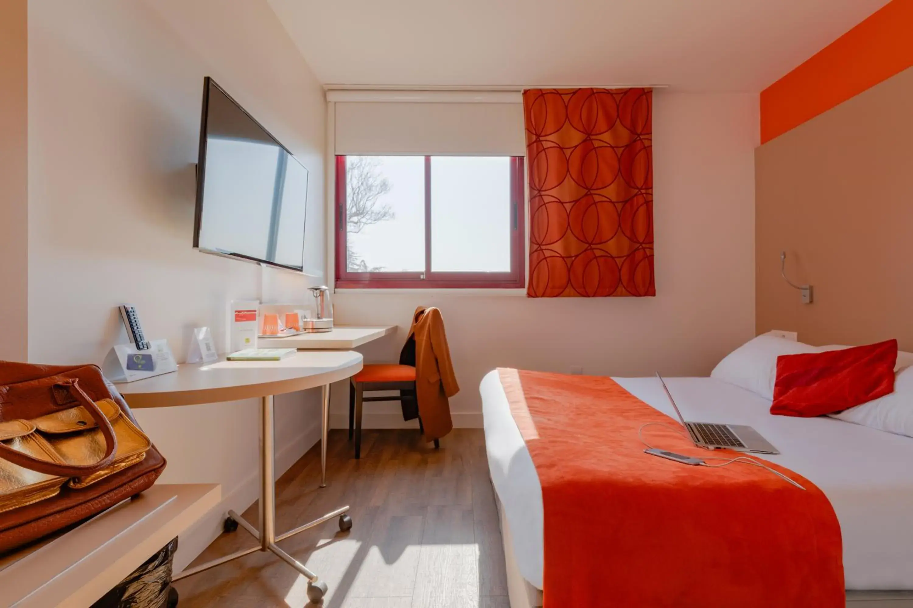 Double Room in Hôtel de l'Isle - L'Isle d'Abeau Double Room in Hôtel de l'Isle - L'Isle d'Abeau