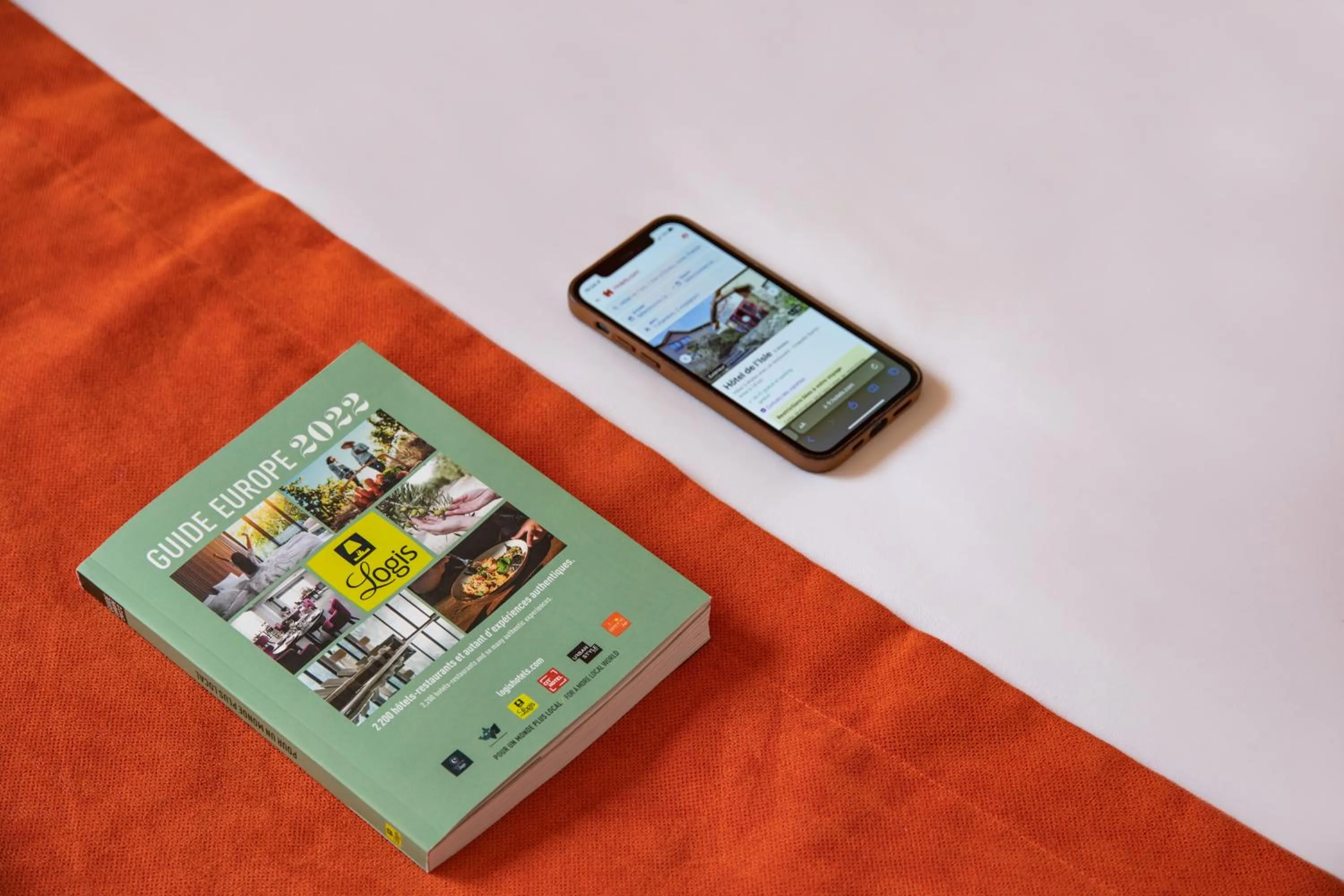 Bedroom in Hôtel de l'Isle - L'Isle d'Abeau