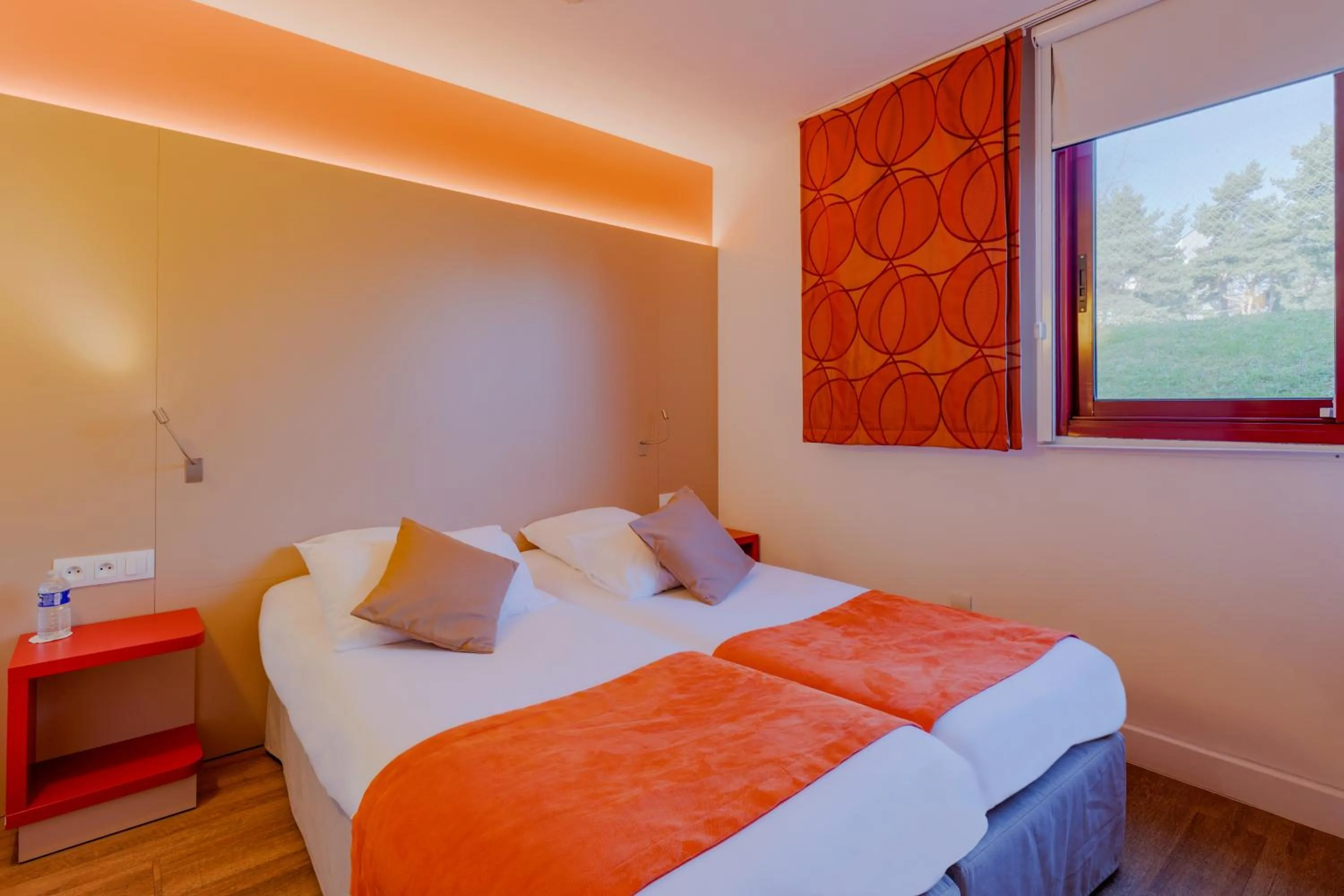 Bed in Hôtel de l'Isle - L'Isle d'Abeau