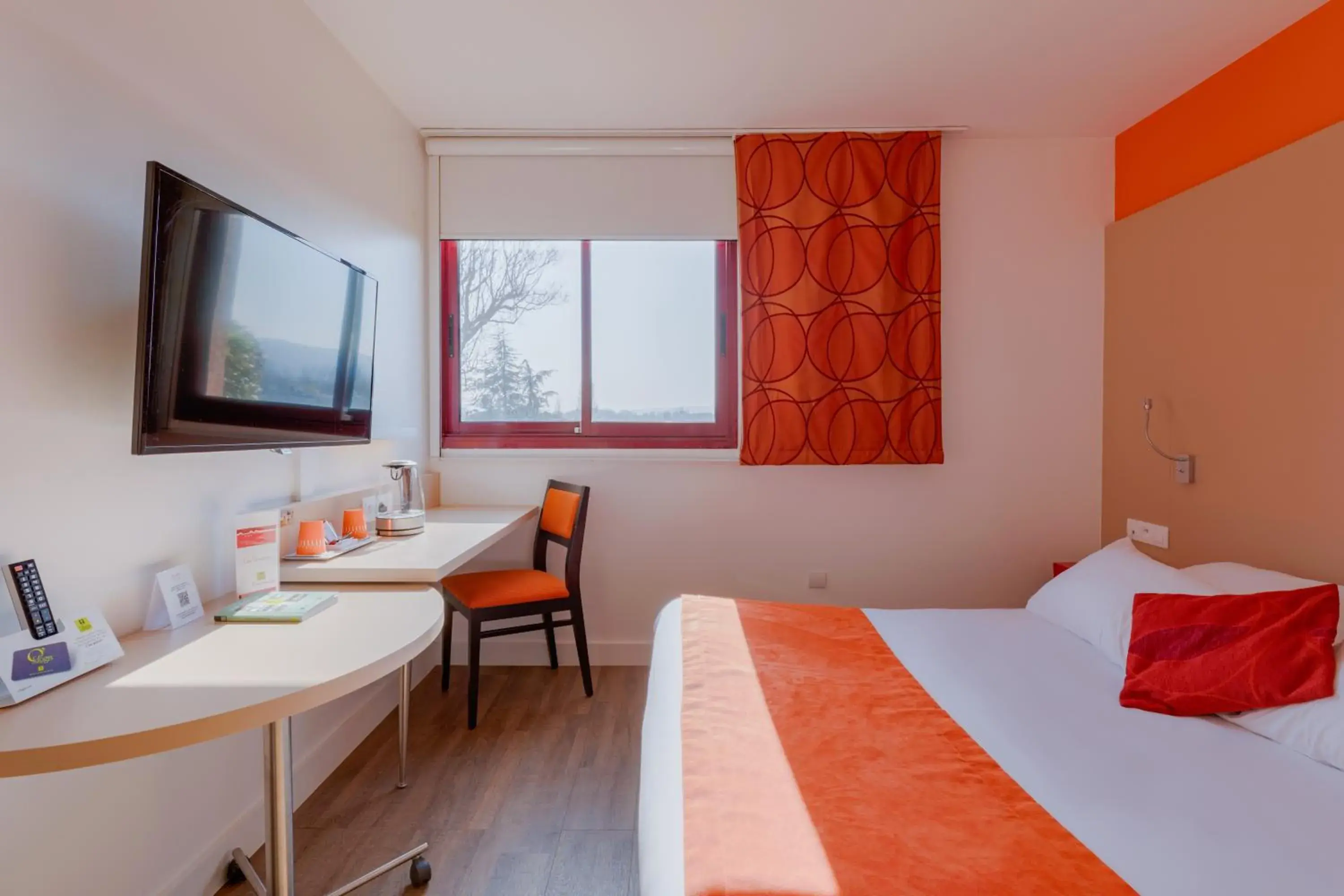 Bed in Hôtel de l'Isle - L'Isle d'Abeau Bed in Hôtel de l'Isle - L'Isle d'Abeau