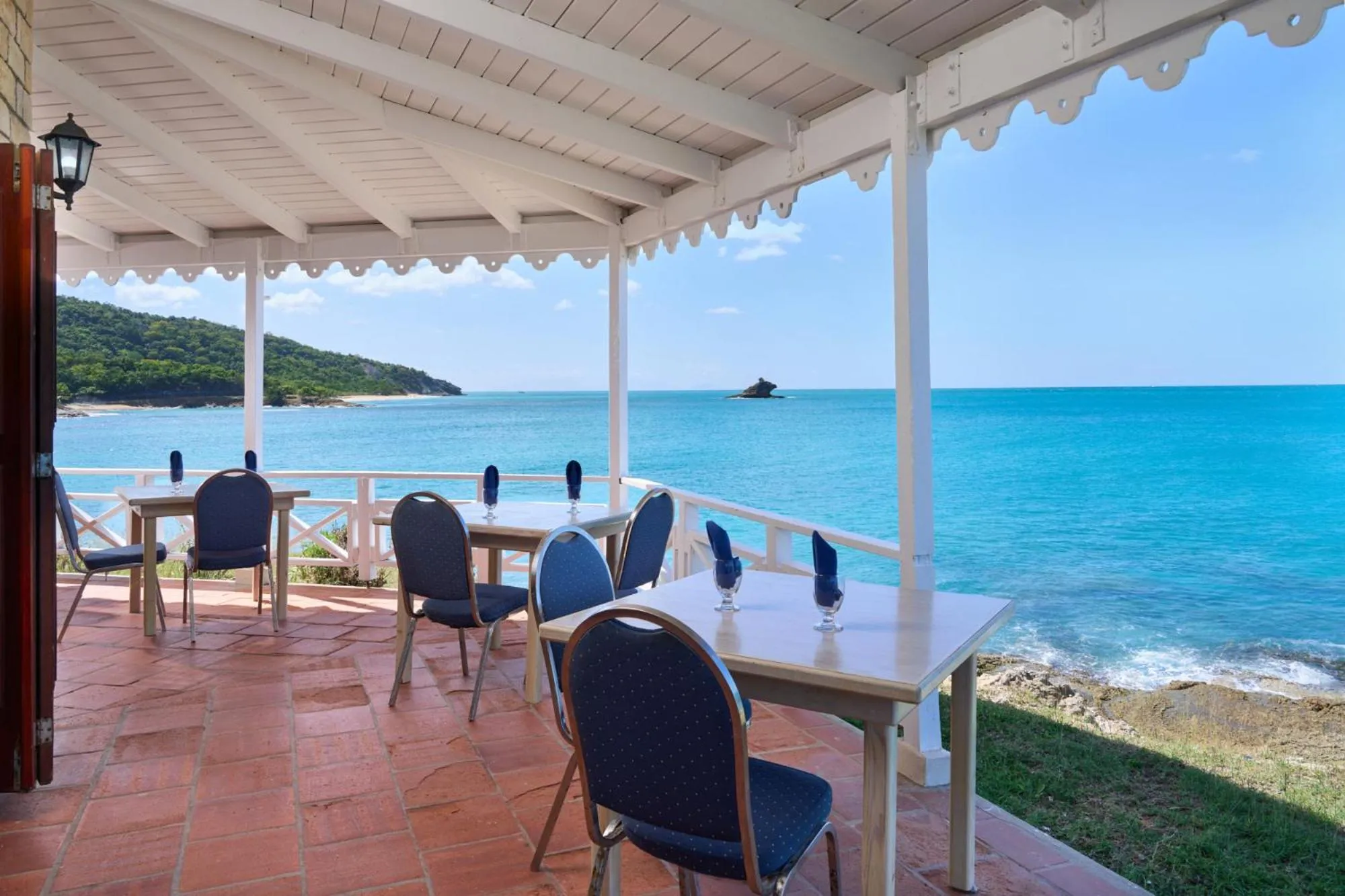 Dining area in Hawksbill Resort Antigua - All Inclusive
