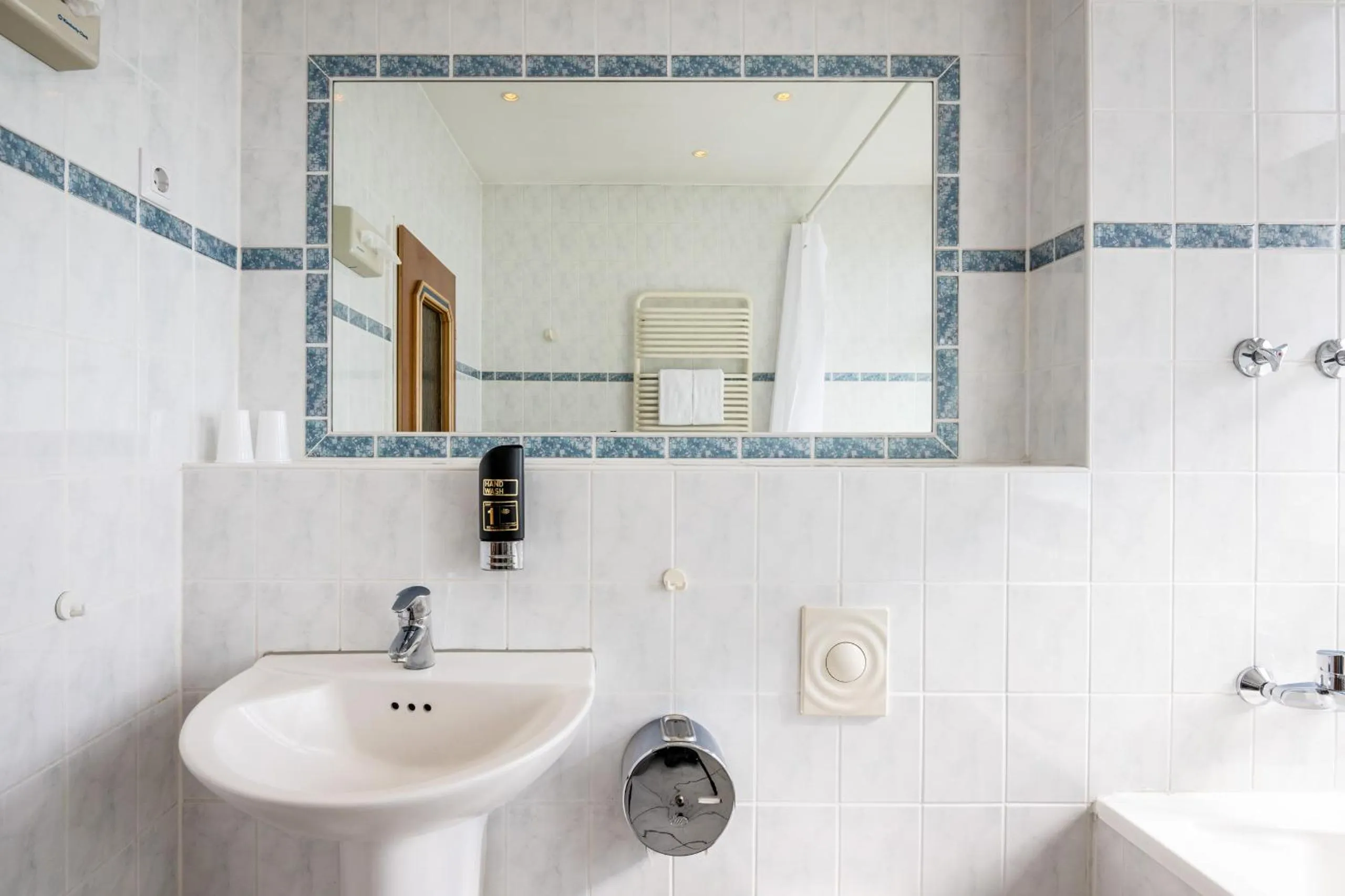 Bathroom in Hotel und Rasthof AVUS