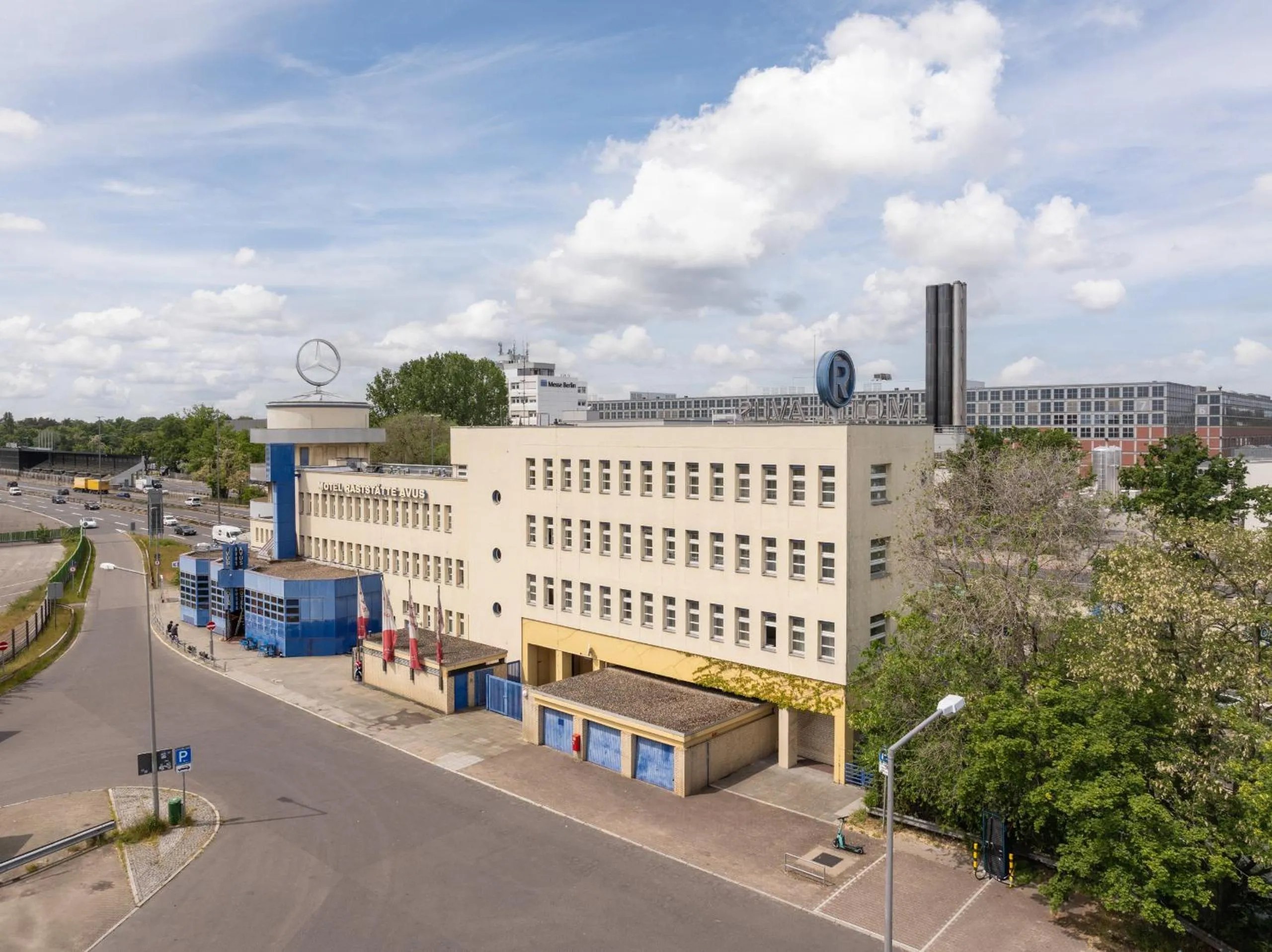 Property building in Hotel und Rasthof AVUS