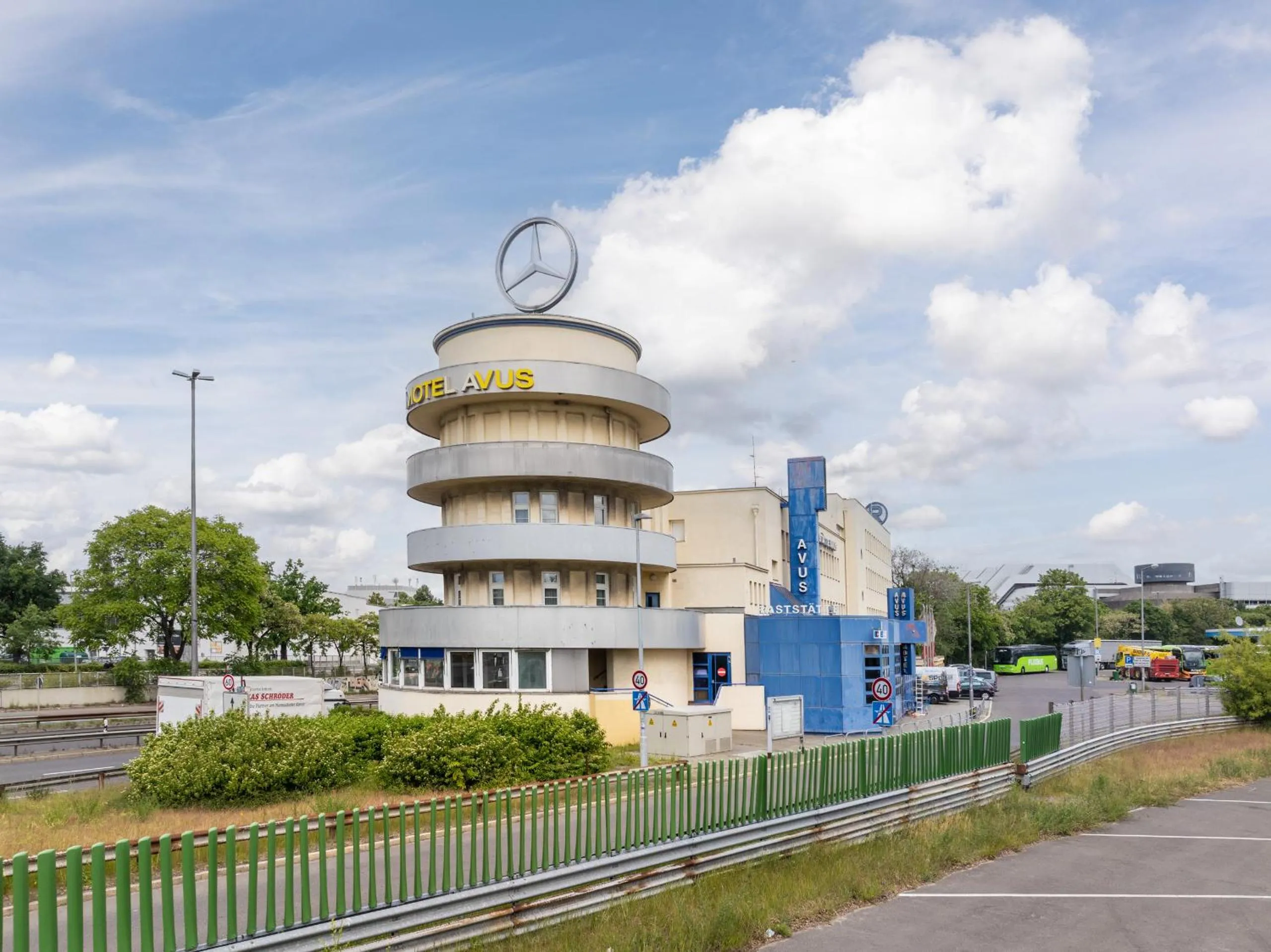 Property building in Hotel und Rasthof AVUS