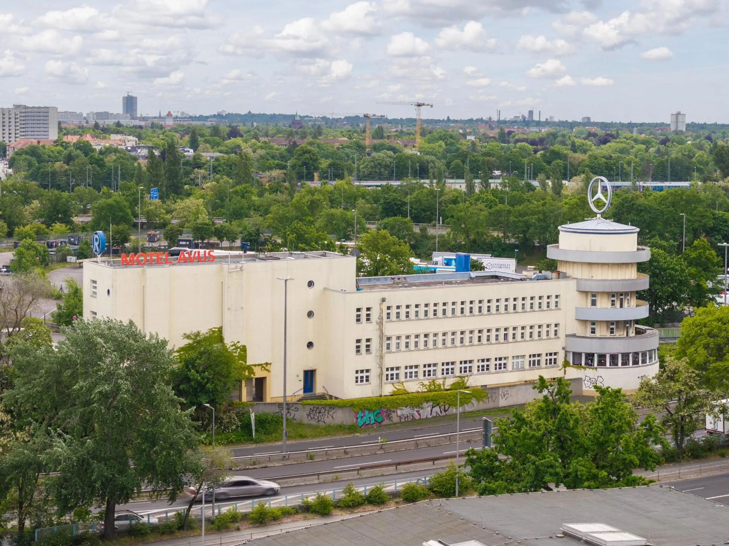 Property building in Hotel und Rasthof AVUS