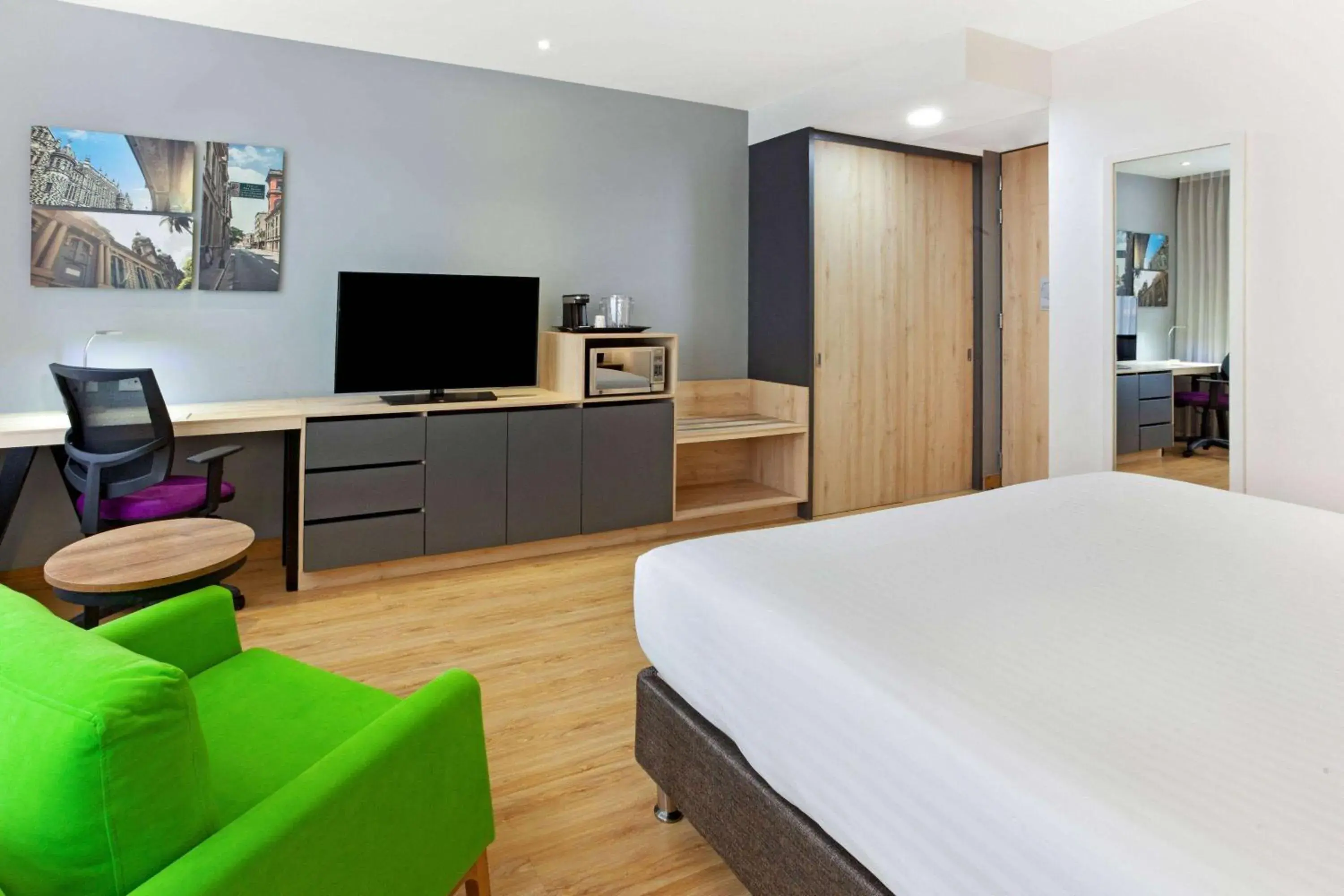 King Room in La Quinta by Wyndham Medellin King Room in La Quinta by Wyndham Medellin