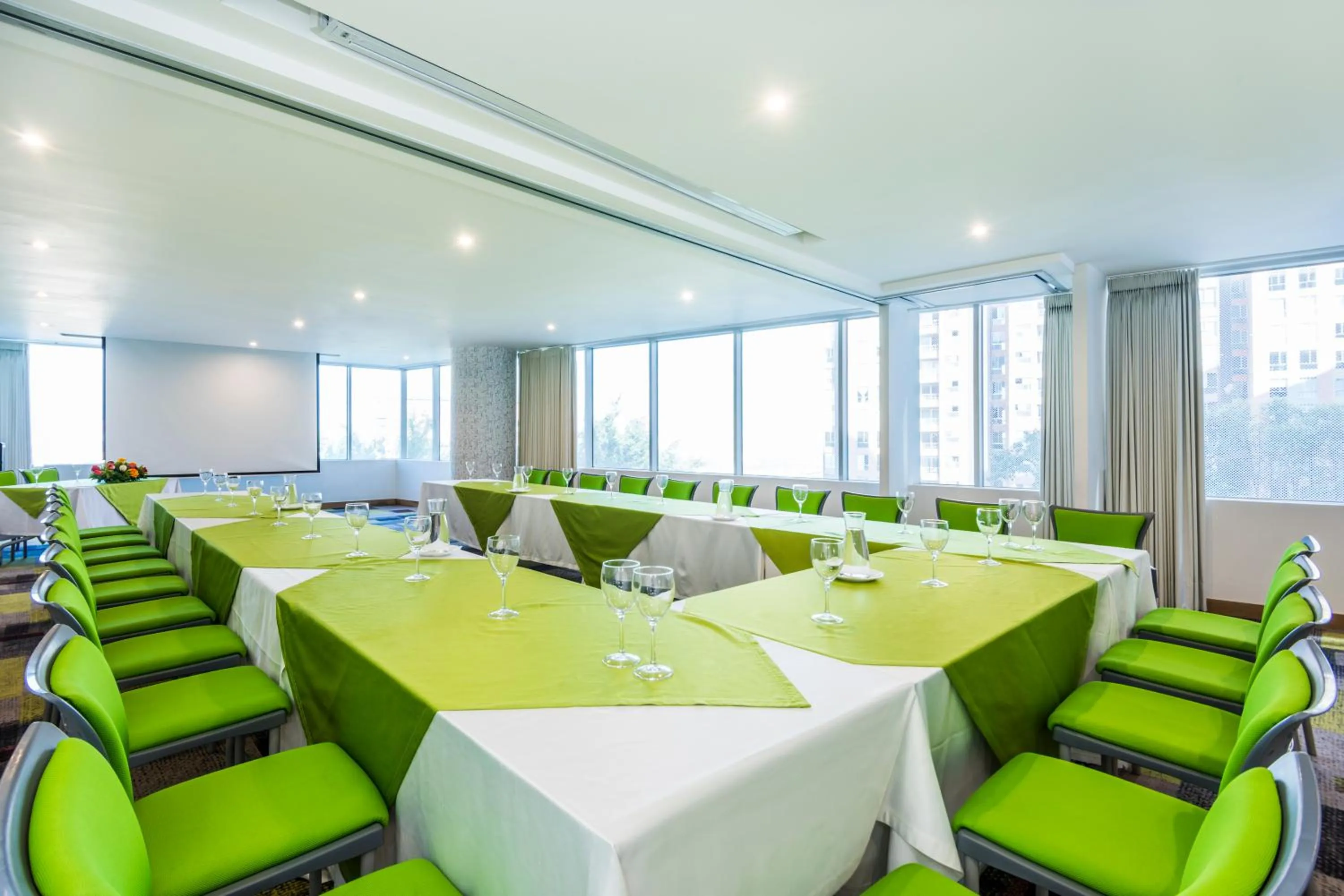Business facilities in La Quinta by Wyndham Medellin