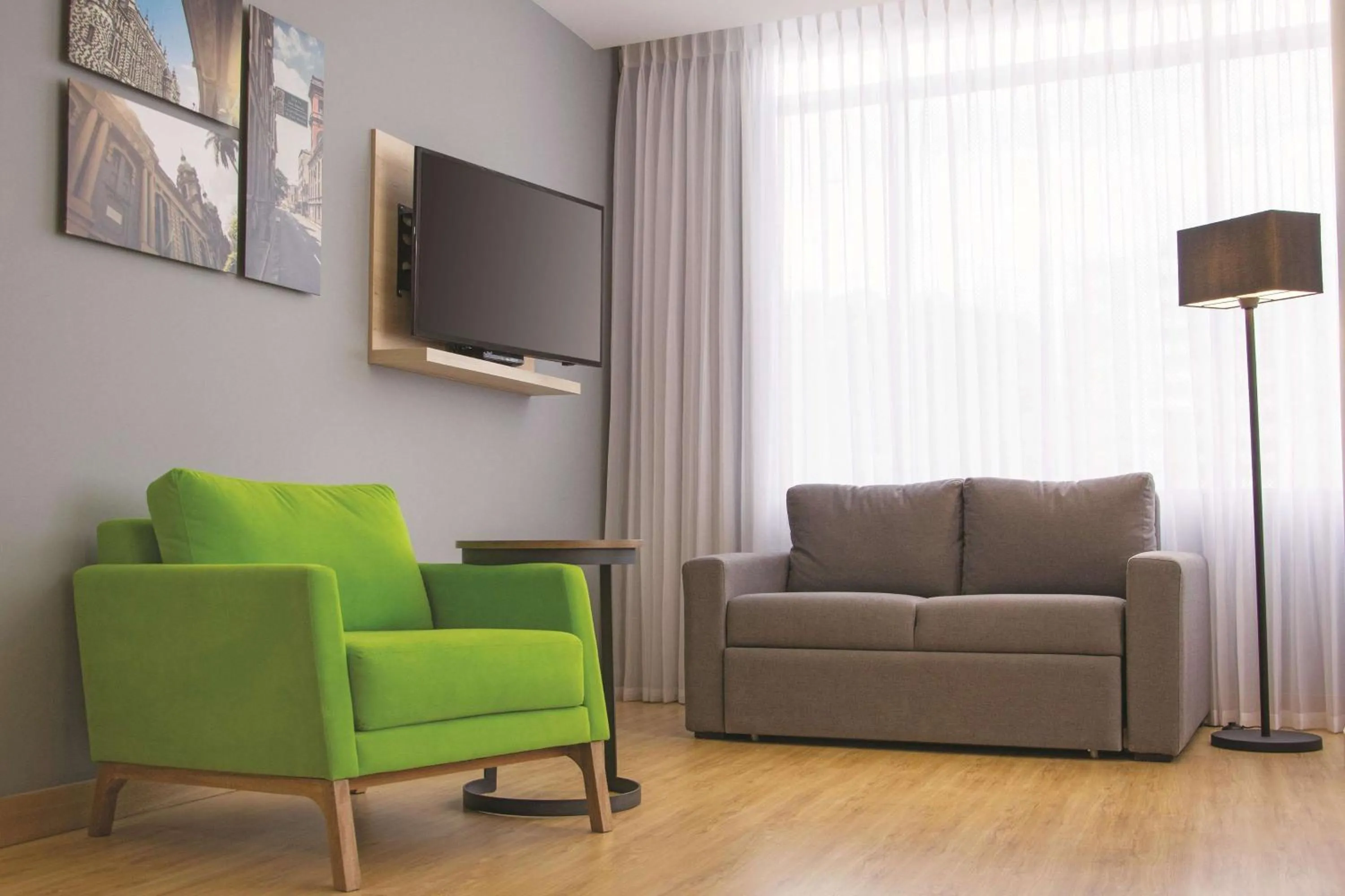 Photo of the whole room in La Quinta by Wyndham Medellin