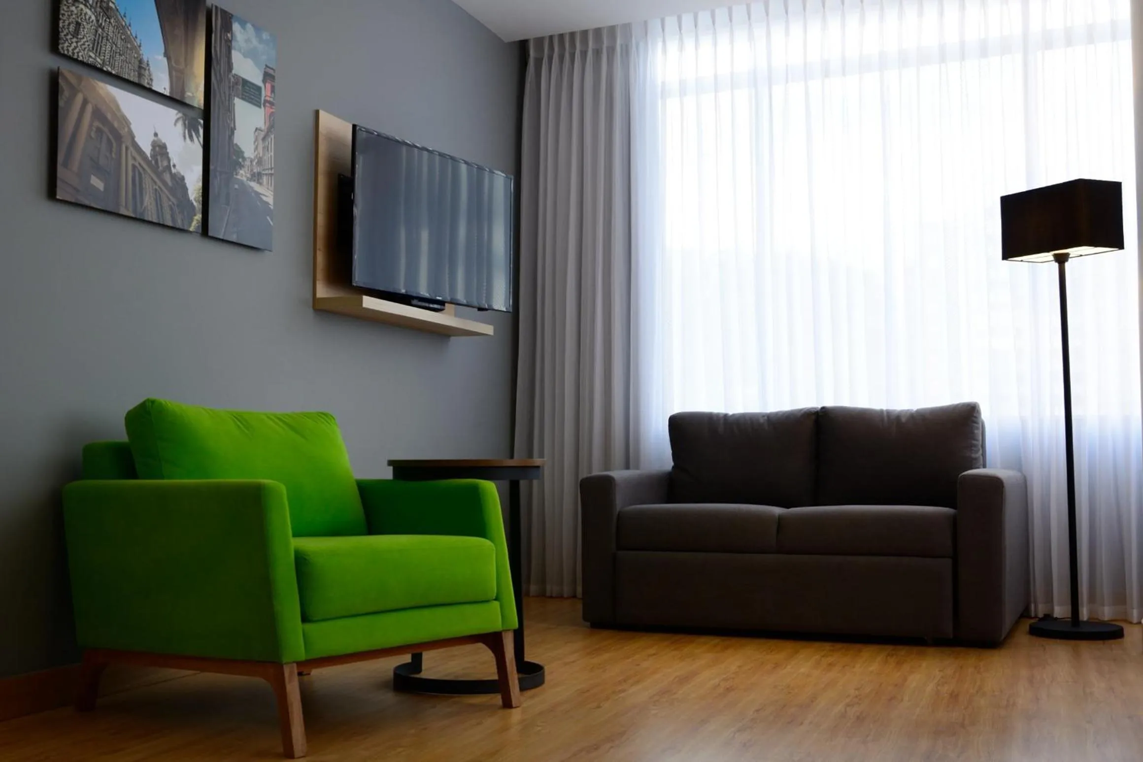 TV and multimedia in La Quinta by Wyndham Medellin