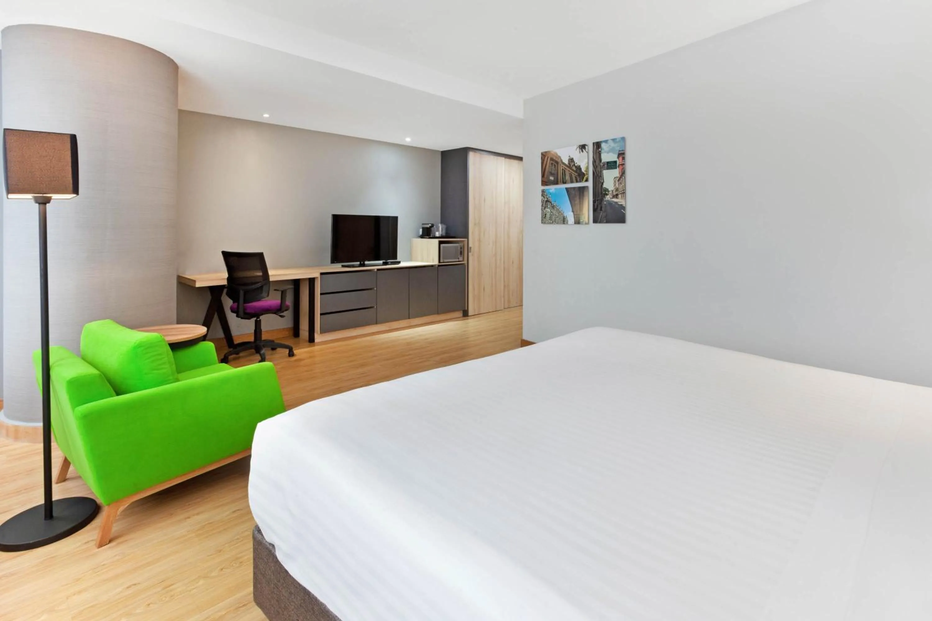 TV and multimedia, Bed in La Quinta by Wyndham Medellin