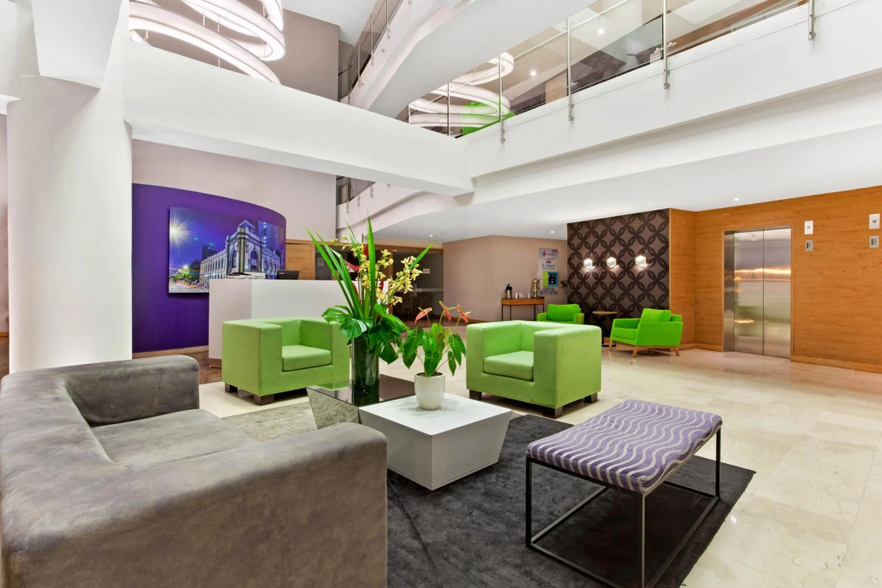 Lobby or reception in La Quinta by Wyndham Medellin