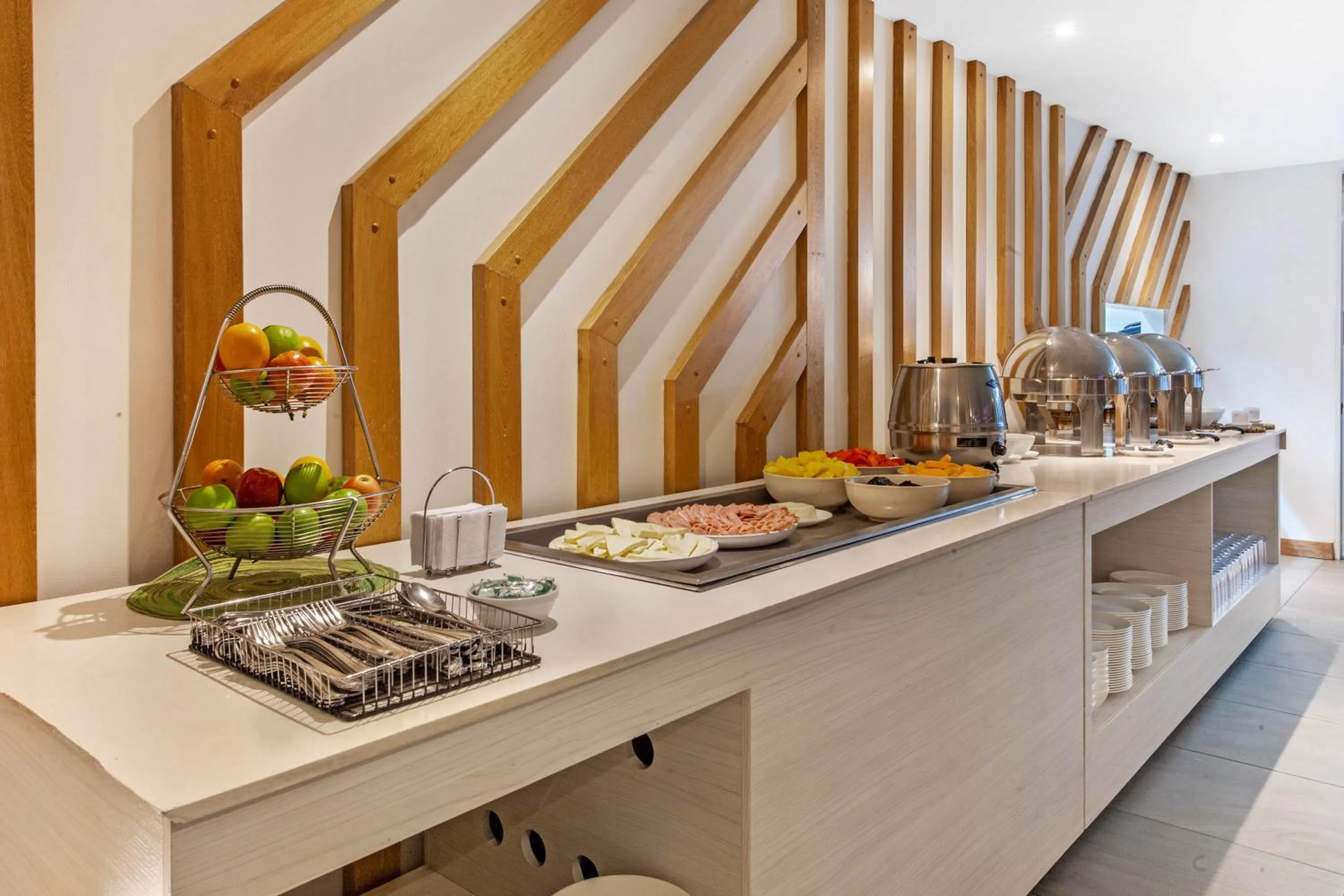 Buffet breakfast in La Quinta by Wyndham Medellin