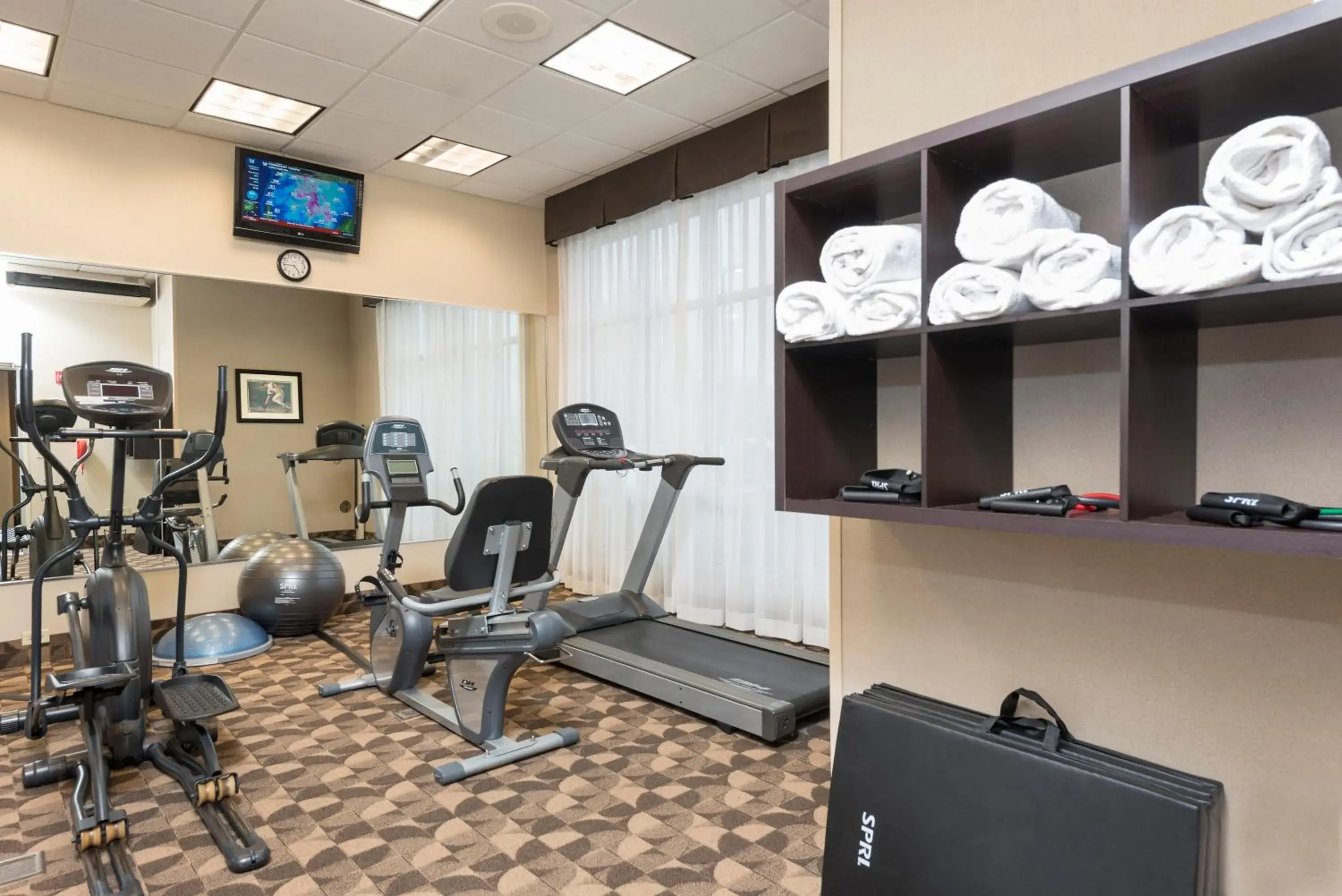 Fitness centre/facilities in Holiday Inn Aurora North - Naperville by IHG Fitness centre/facilities in Holiday Inn Aurora North - Naperville by IHG