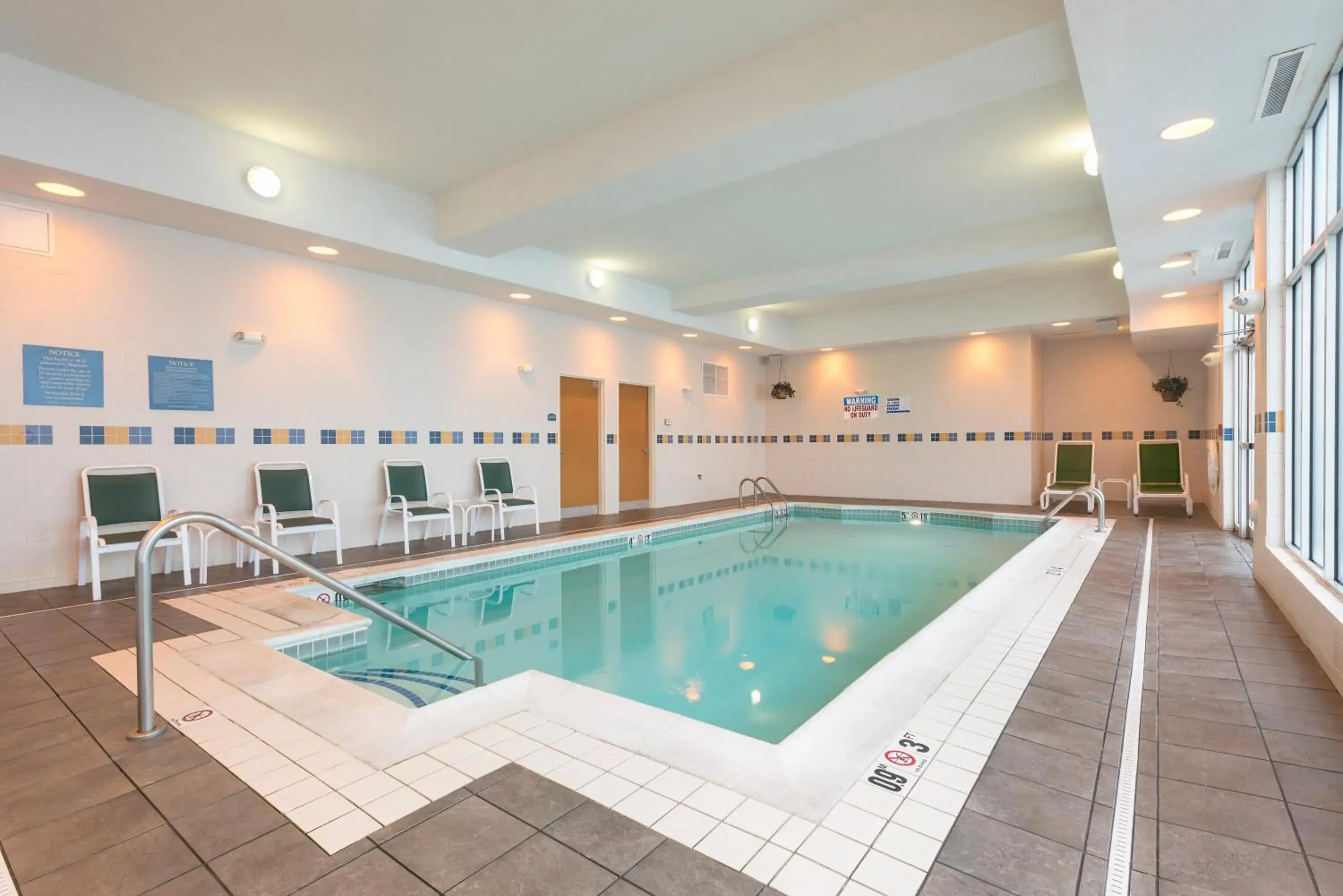 Swimming pool in Holiday Inn Aurora North - Naperville by IHG Swimming pool in Holiday Inn Aurora North - Naperville by IHG