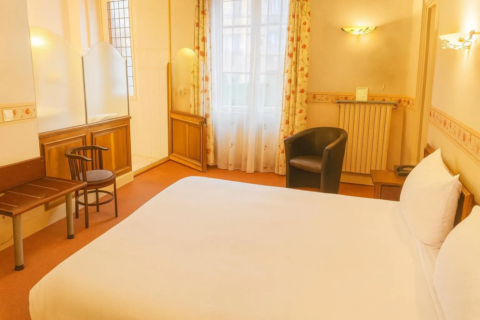 Bedroom, Bed in Hôtel Terminus