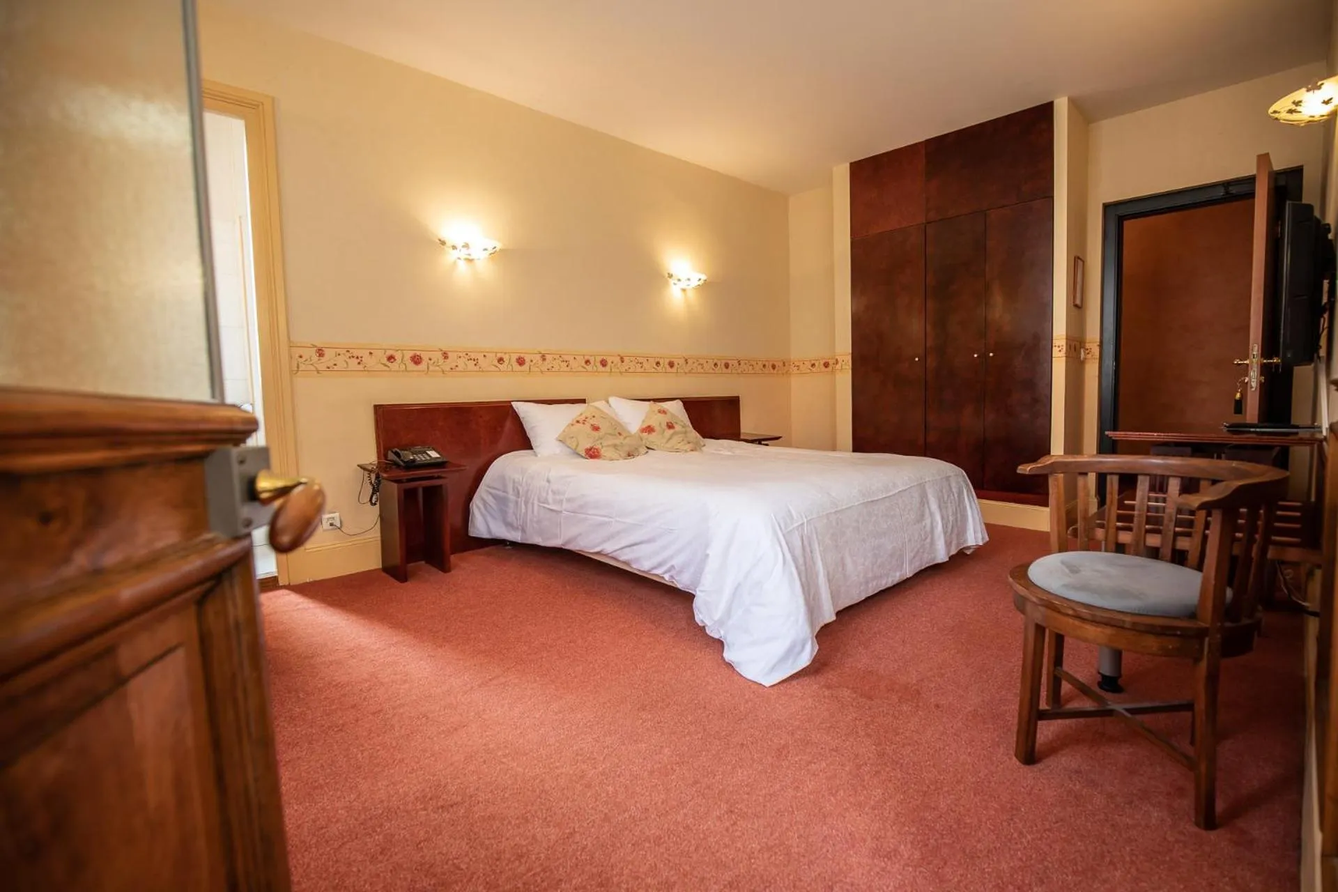 Bedroom, Bed in Hôtel Terminus