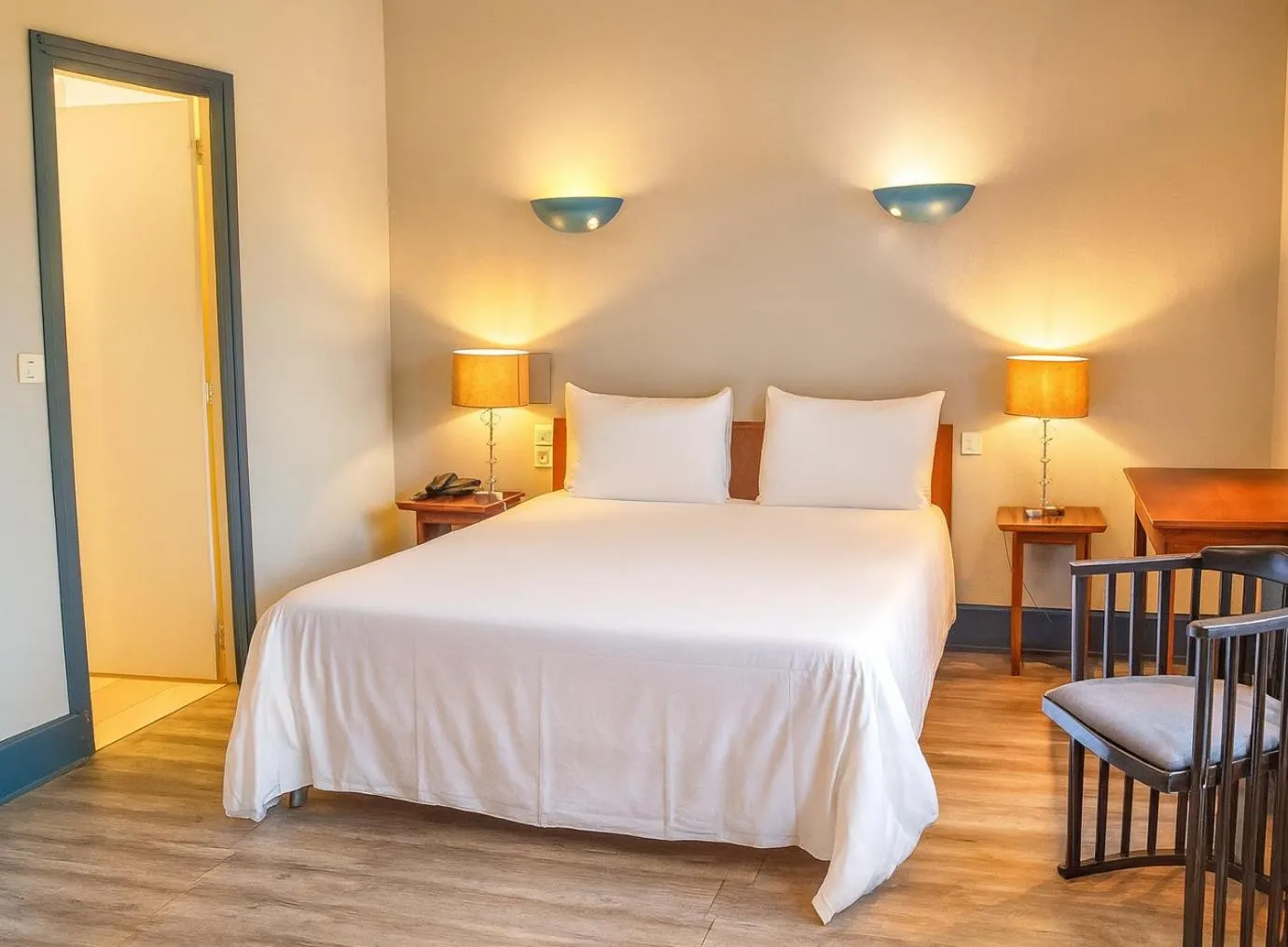 Bedroom, Bed in Hôtel Terminus