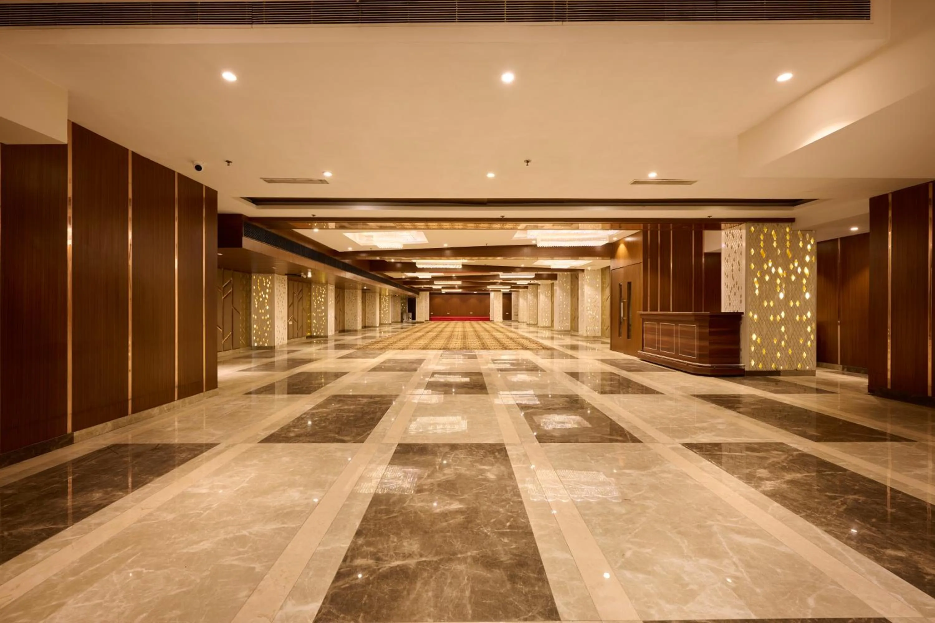 Banquet/Function facilities in Delite Sarovar Portico Faridabad