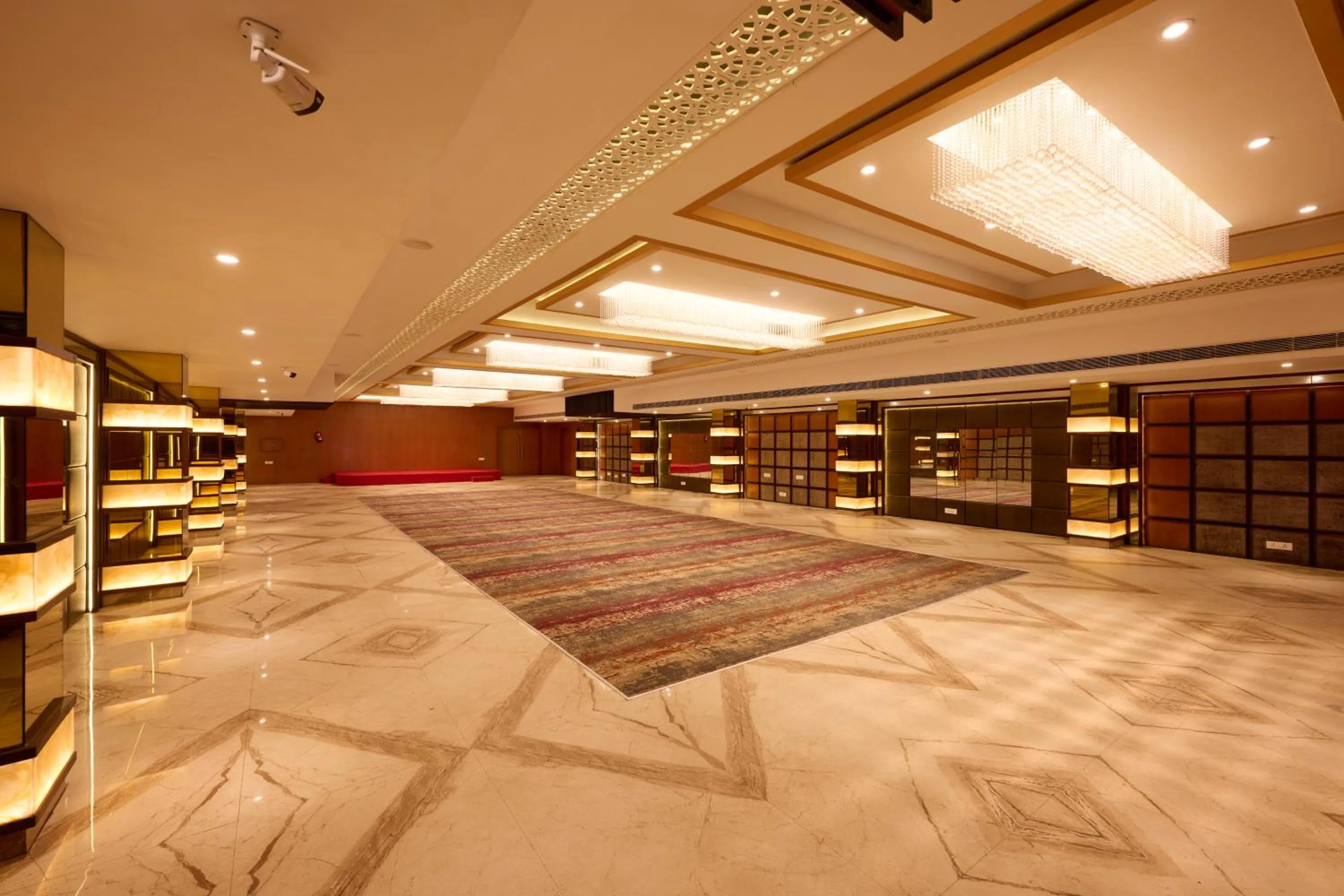 Banquet/Function facilities in Delite Sarovar Portico Faridabad