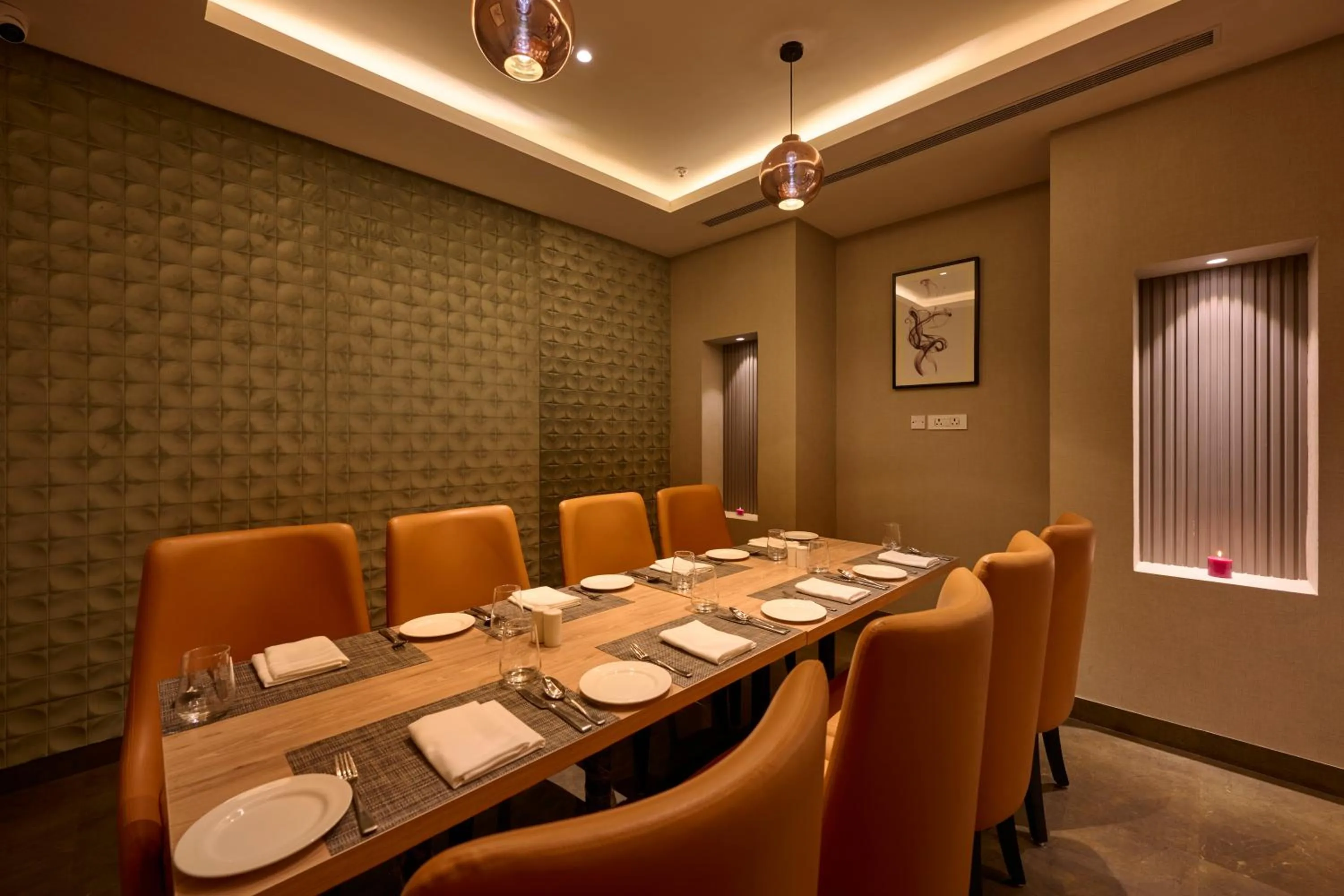 Restaurant/places to eat in Delite Sarovar Portico Faridabad