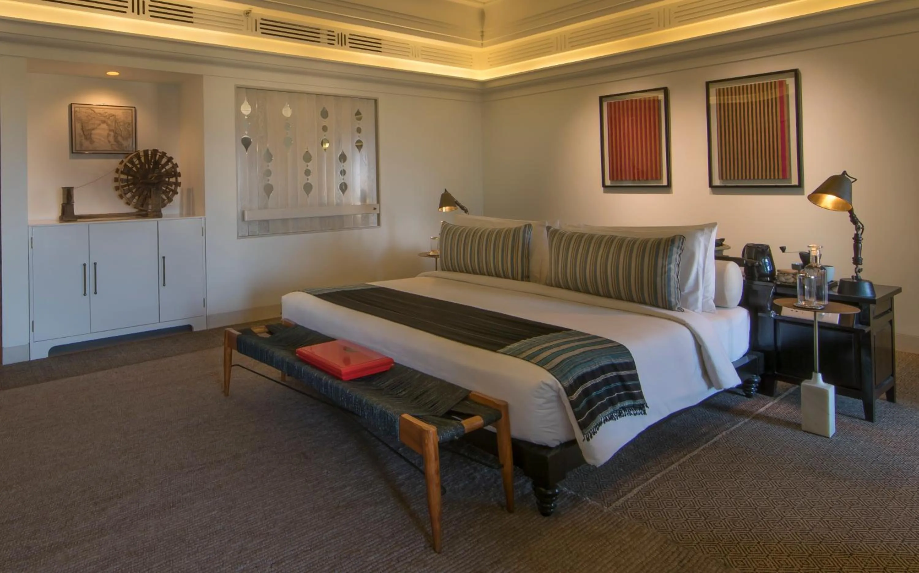 Bed in Narendra Bhawan