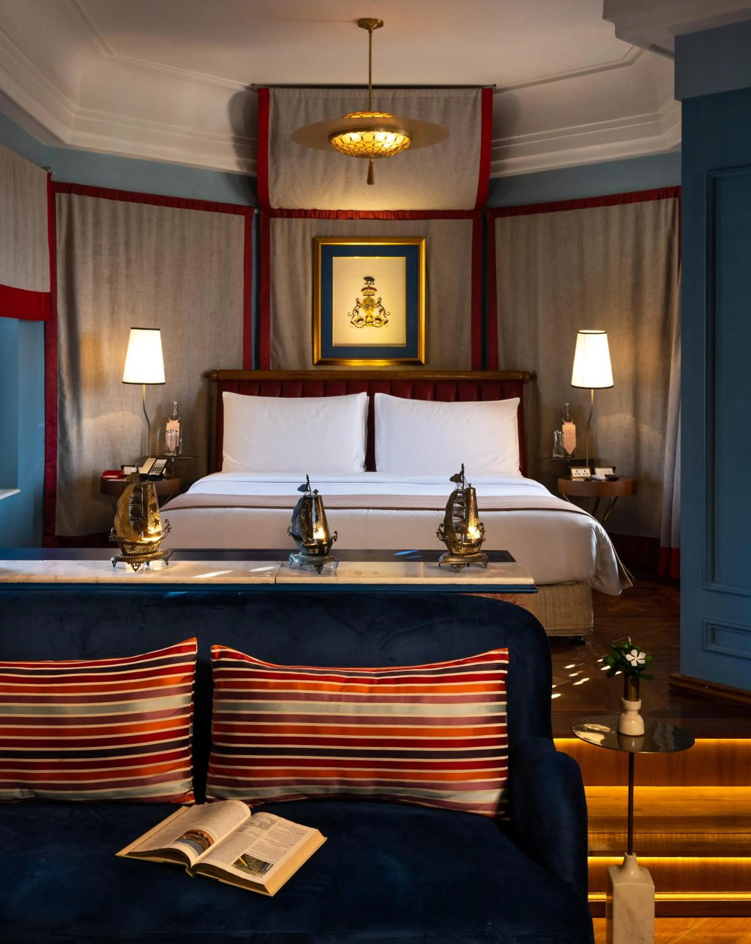 Bedroom, Bed in Narendra Bhawan