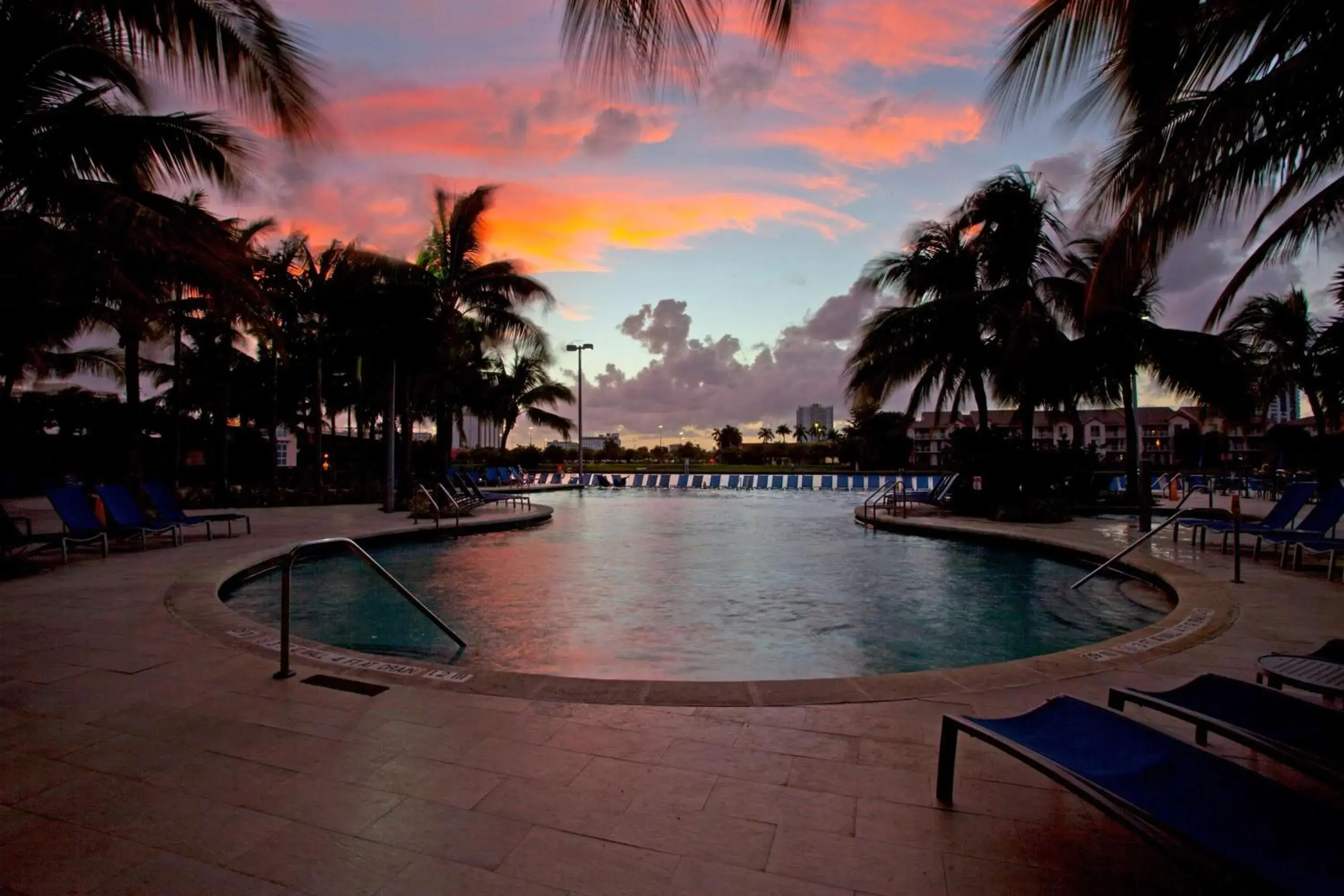Pool view in DoubleTree Resort Hollywood Beach Pool view in DoubleTree Resort Hollywood Beach
