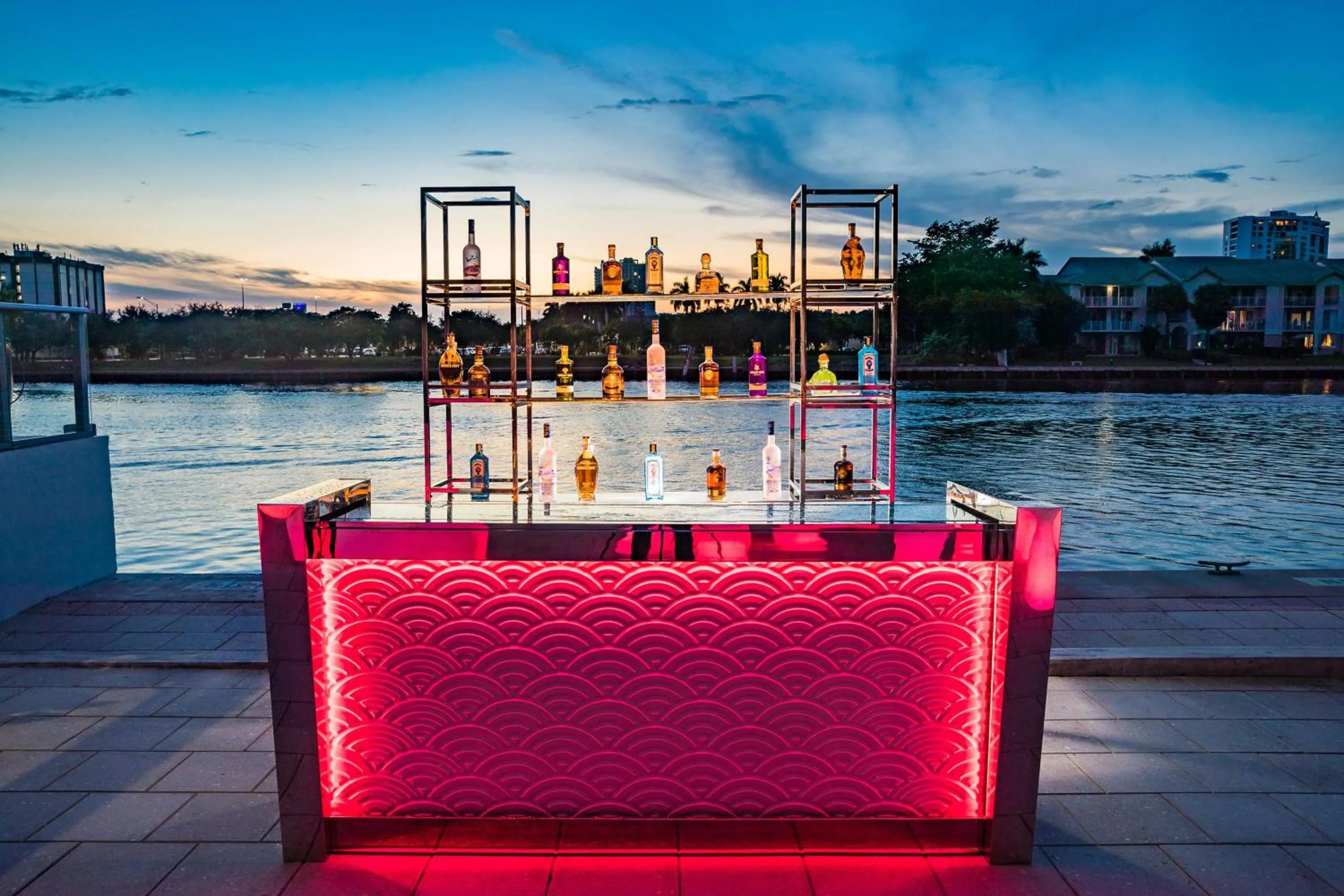 Lounge or bar in DoubleTree Resort Hollywood Beach