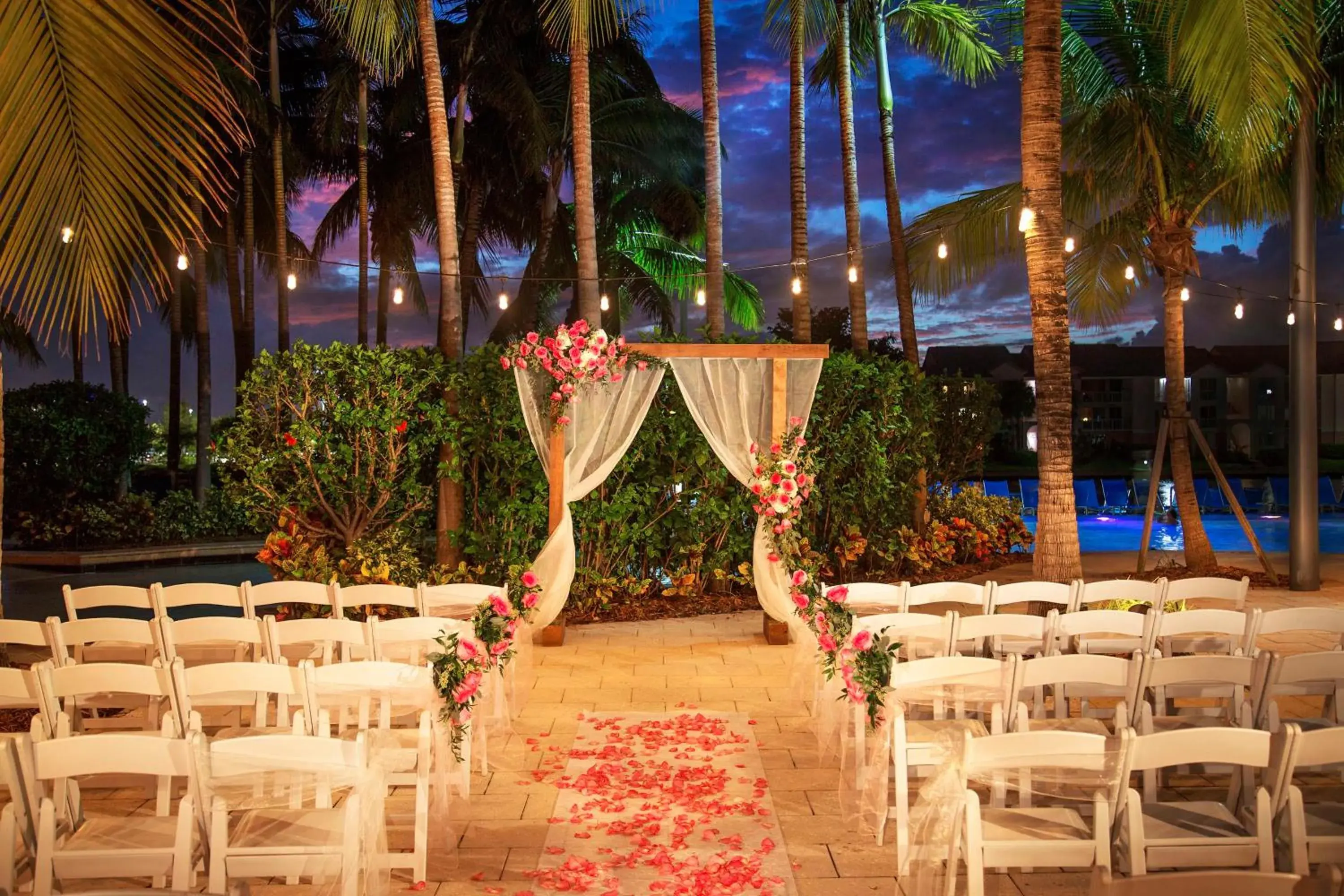 Pool view in DoubleTree Resort Hollywood Beach Pool view in DoubleTree Resort Hollywood Beach